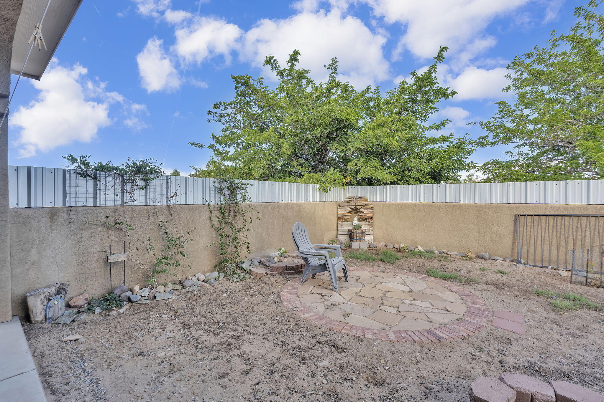 Photo 12 — 1531 Acapulco Road NE