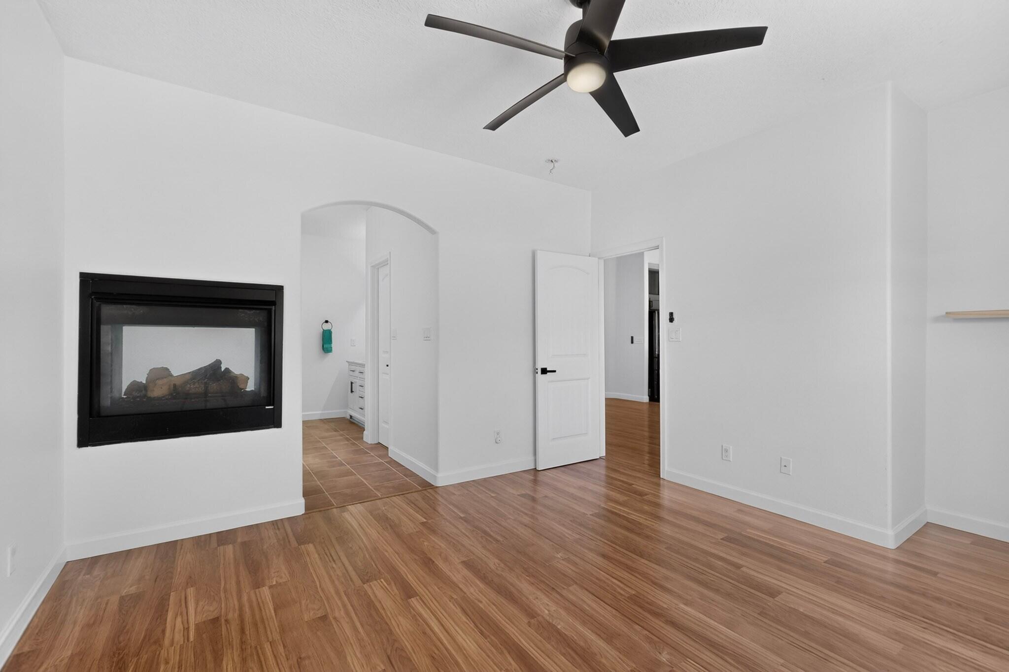 Photo 2 — 968 Villarrica Street NW