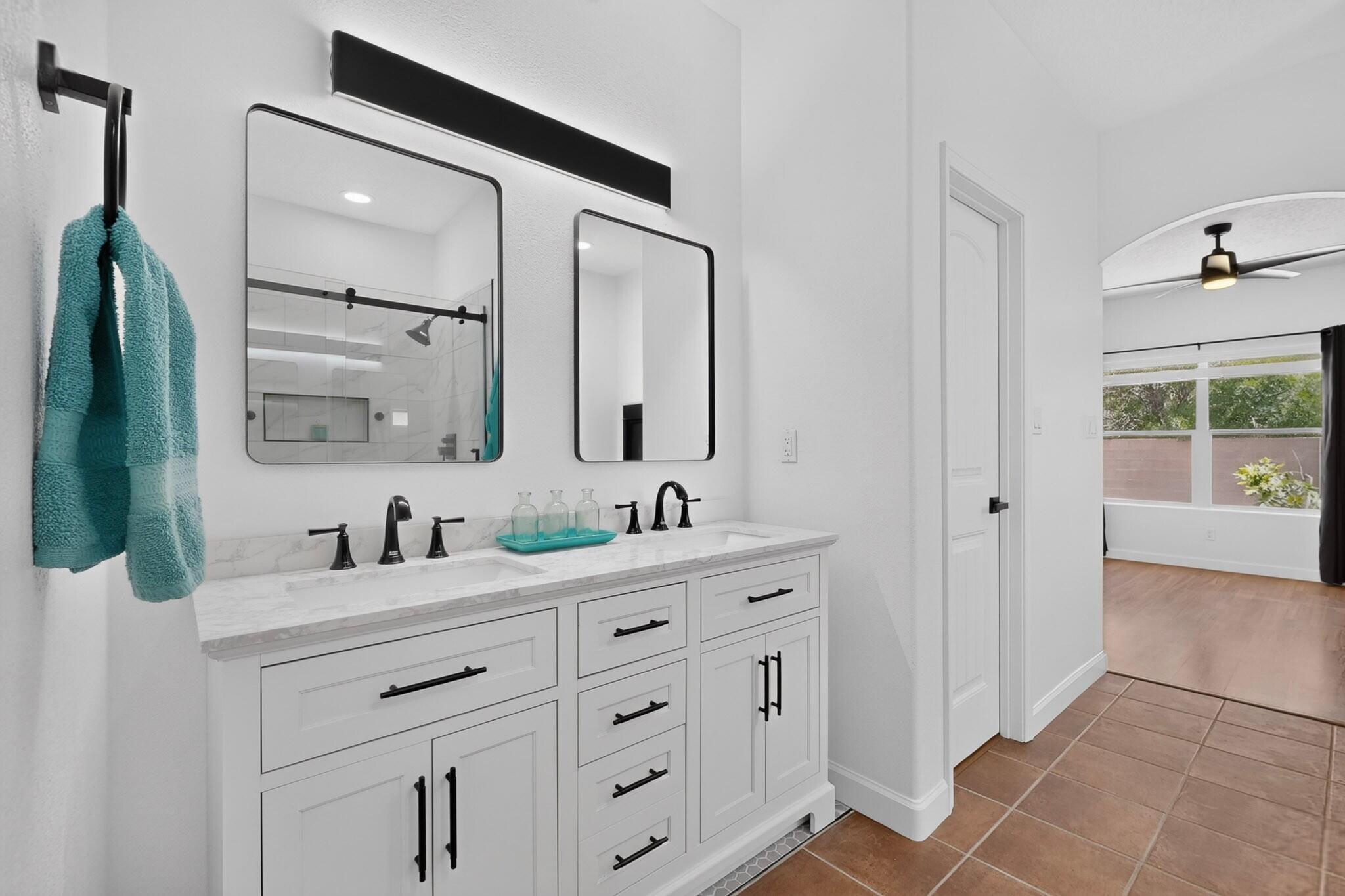 Photo 4 — 968 Villarrica Street NW