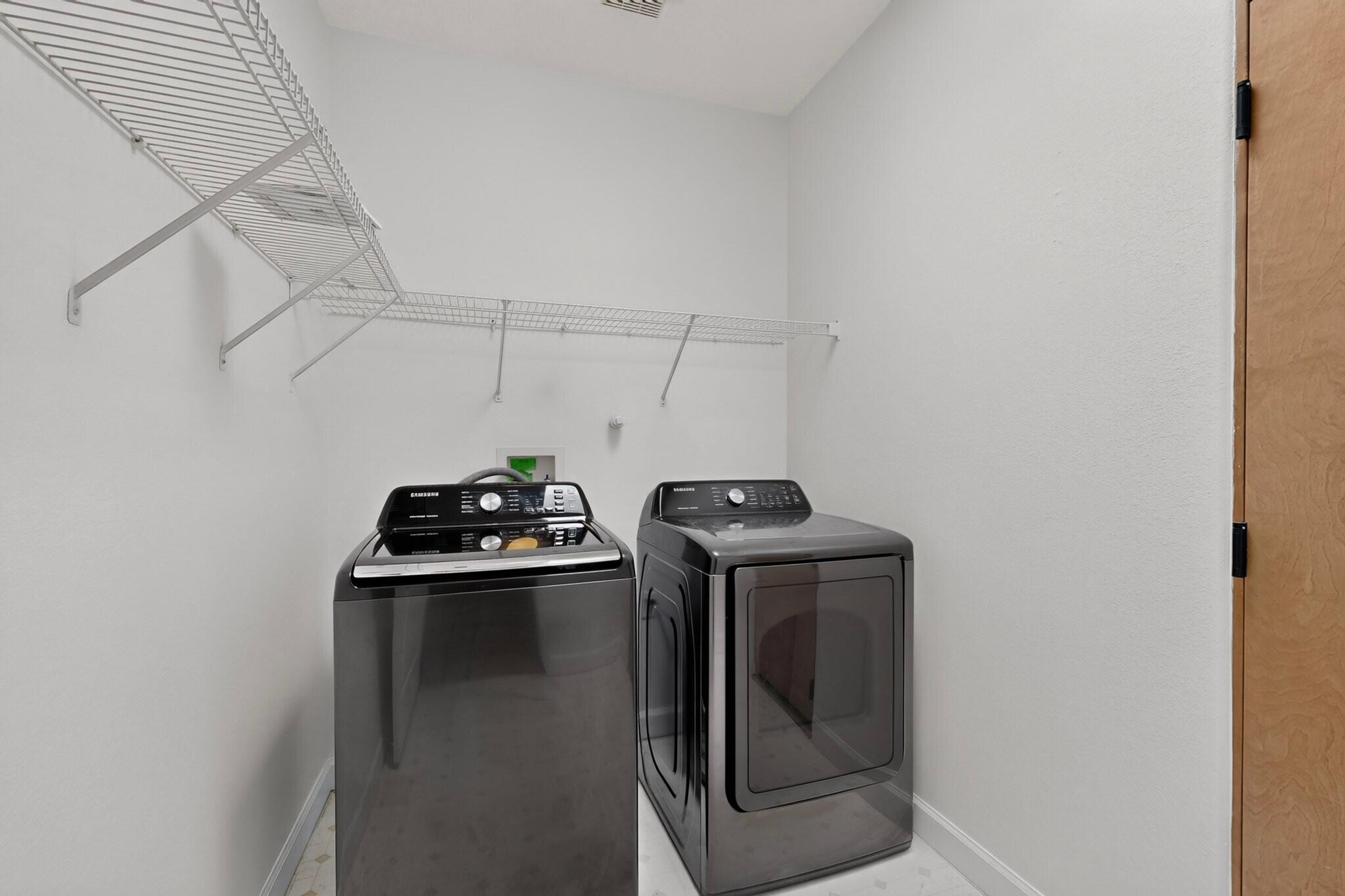 Photo 15 — 968 Villarrica Street NW
