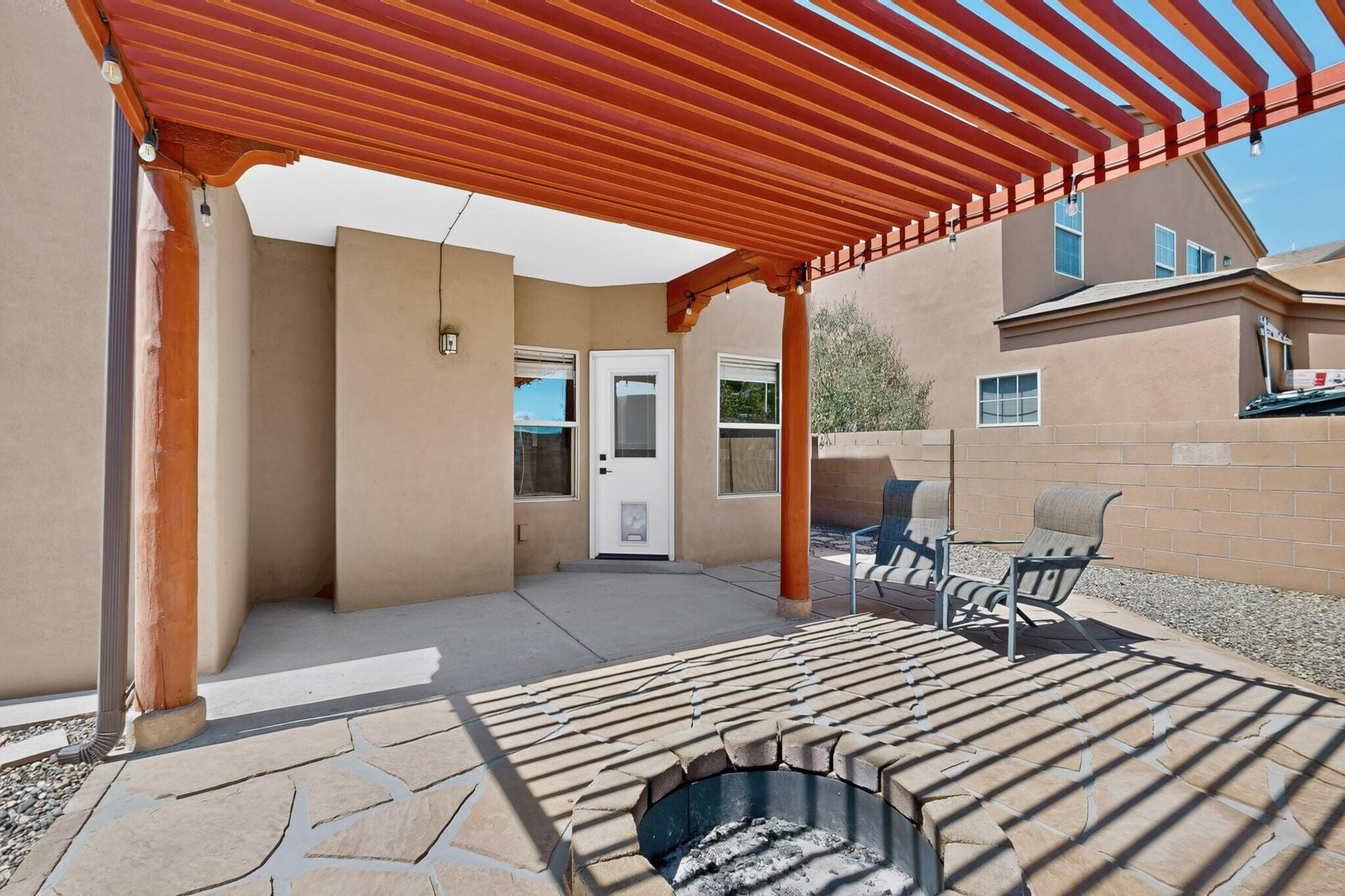 Photo 18 — 968 Villarrica Street NW