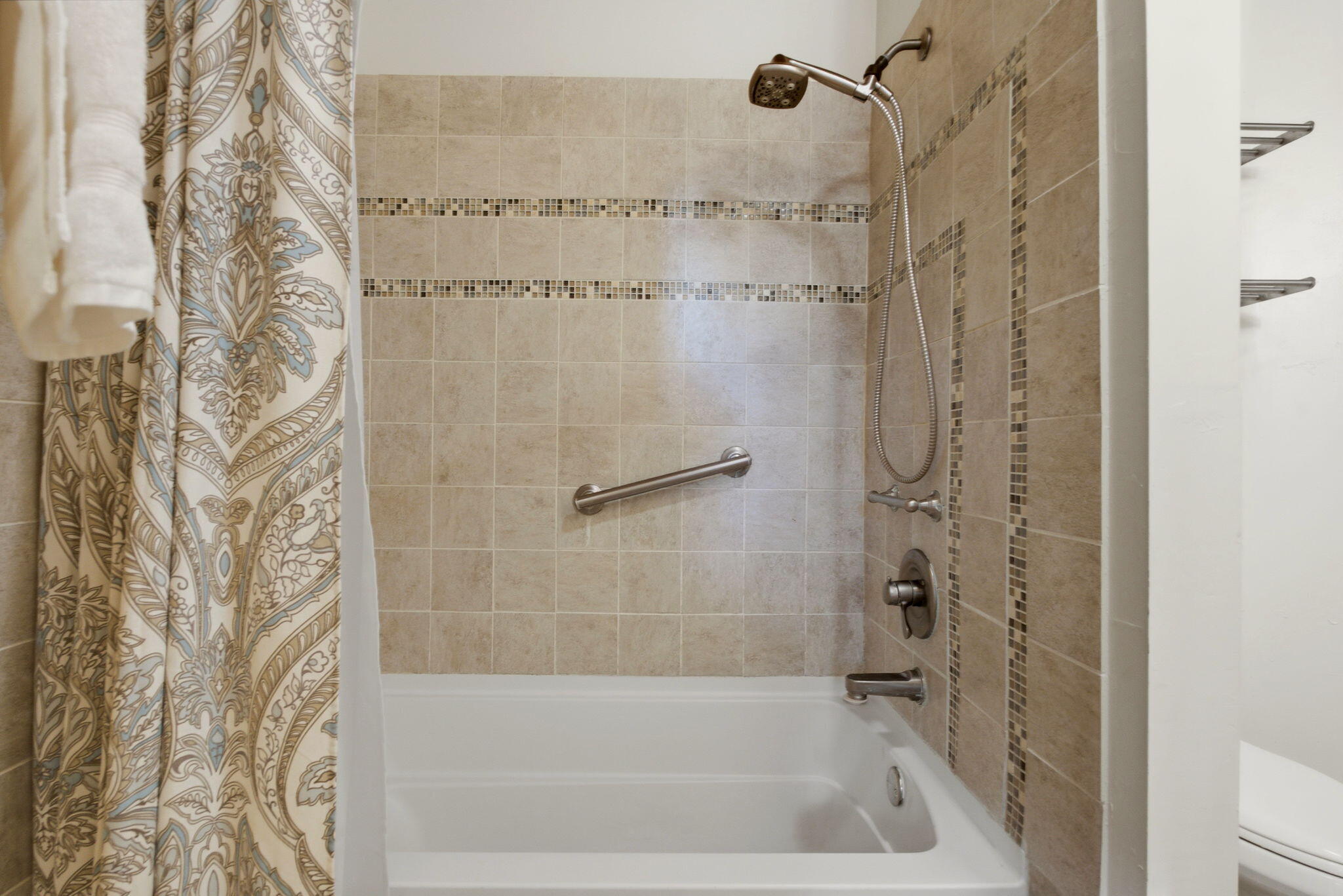 Photo 13 — 3939 Rio Grande Boulevard NW 47