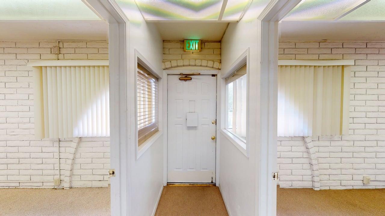 Photo 16 — 9301 Candelaria Road NE