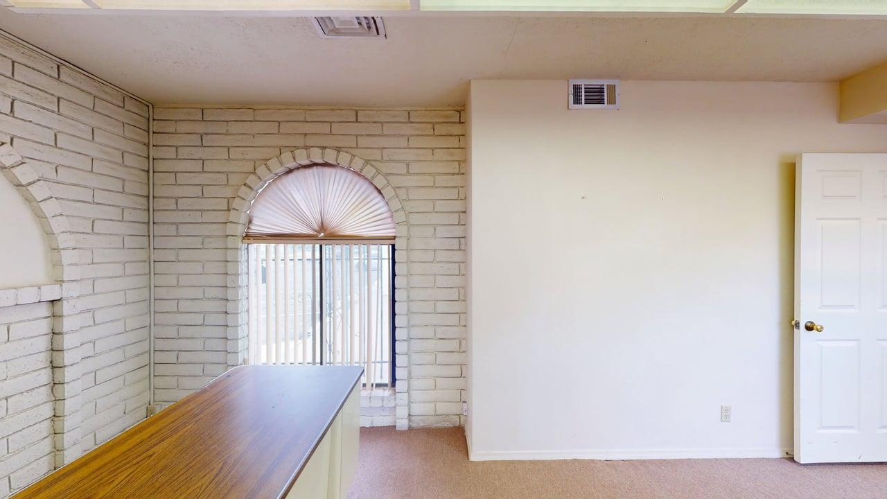 Photo 14 — 9301 Candelaria Road NE