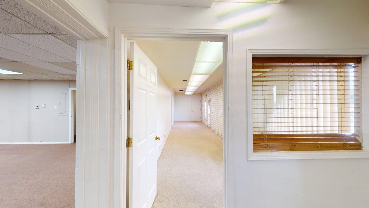 Photo 13 — 9301 Candelaria Road NE