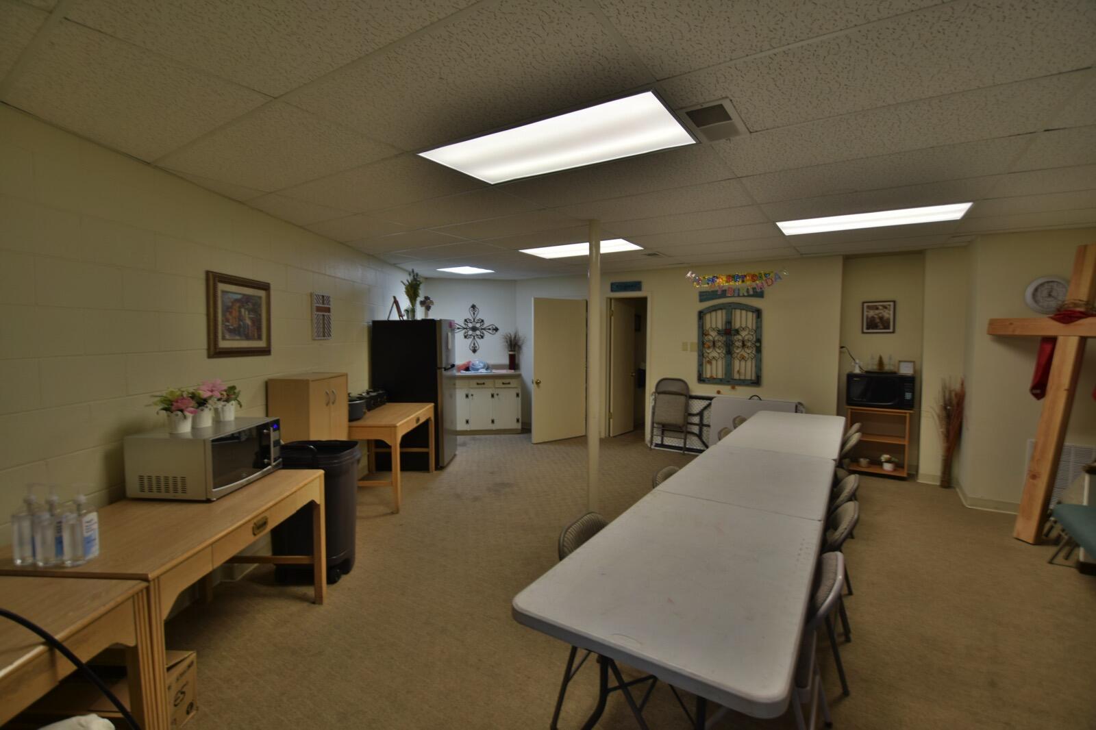 Photo 8 — 9301 Candelaria Road NE