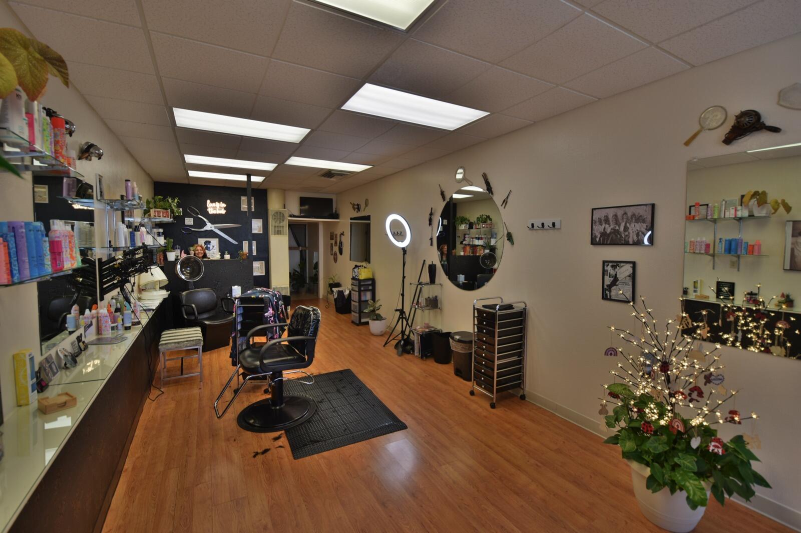 Photo 7 — 9301 Candelaria Road NE