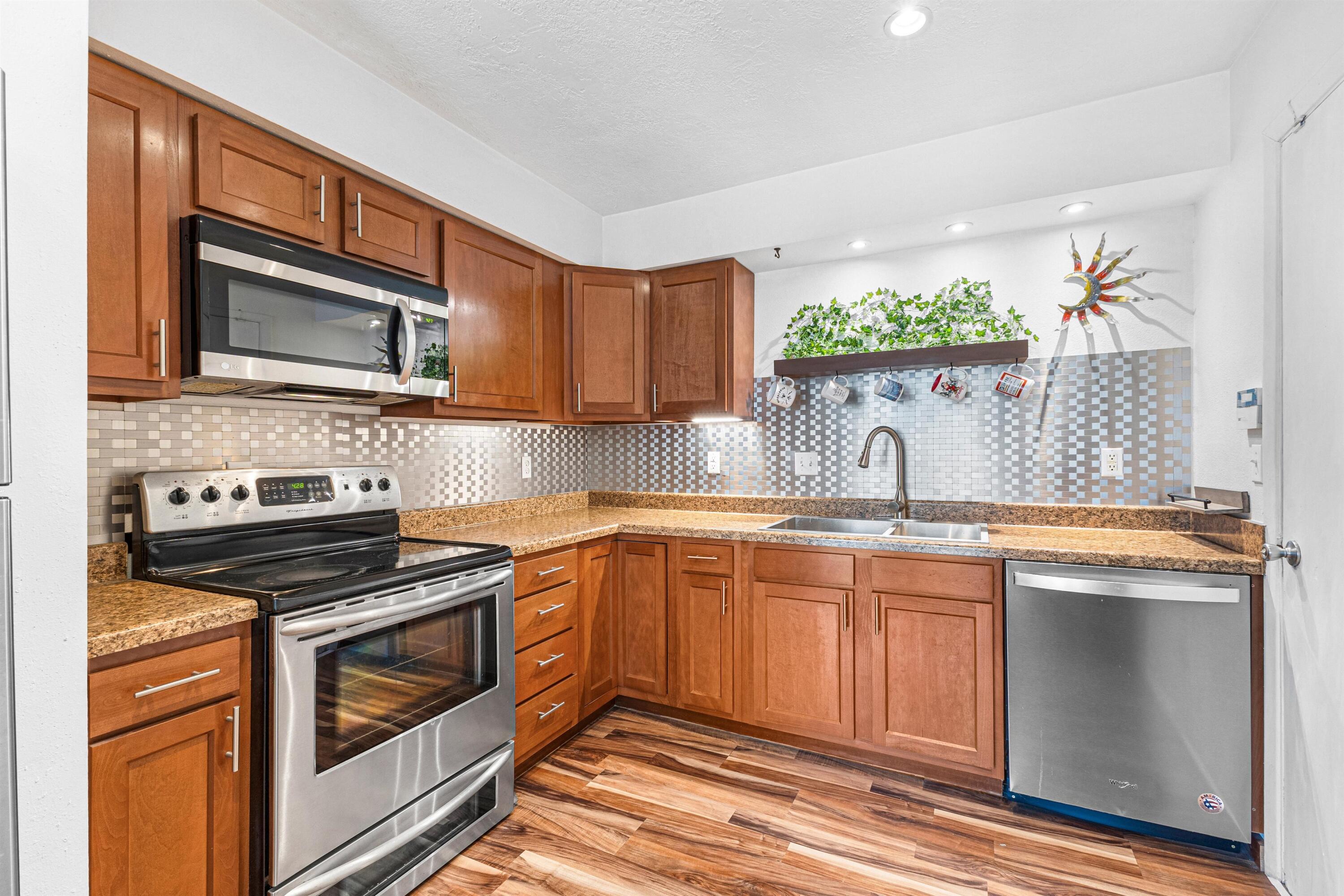 Photo 18 — 541 Nathan Street SE