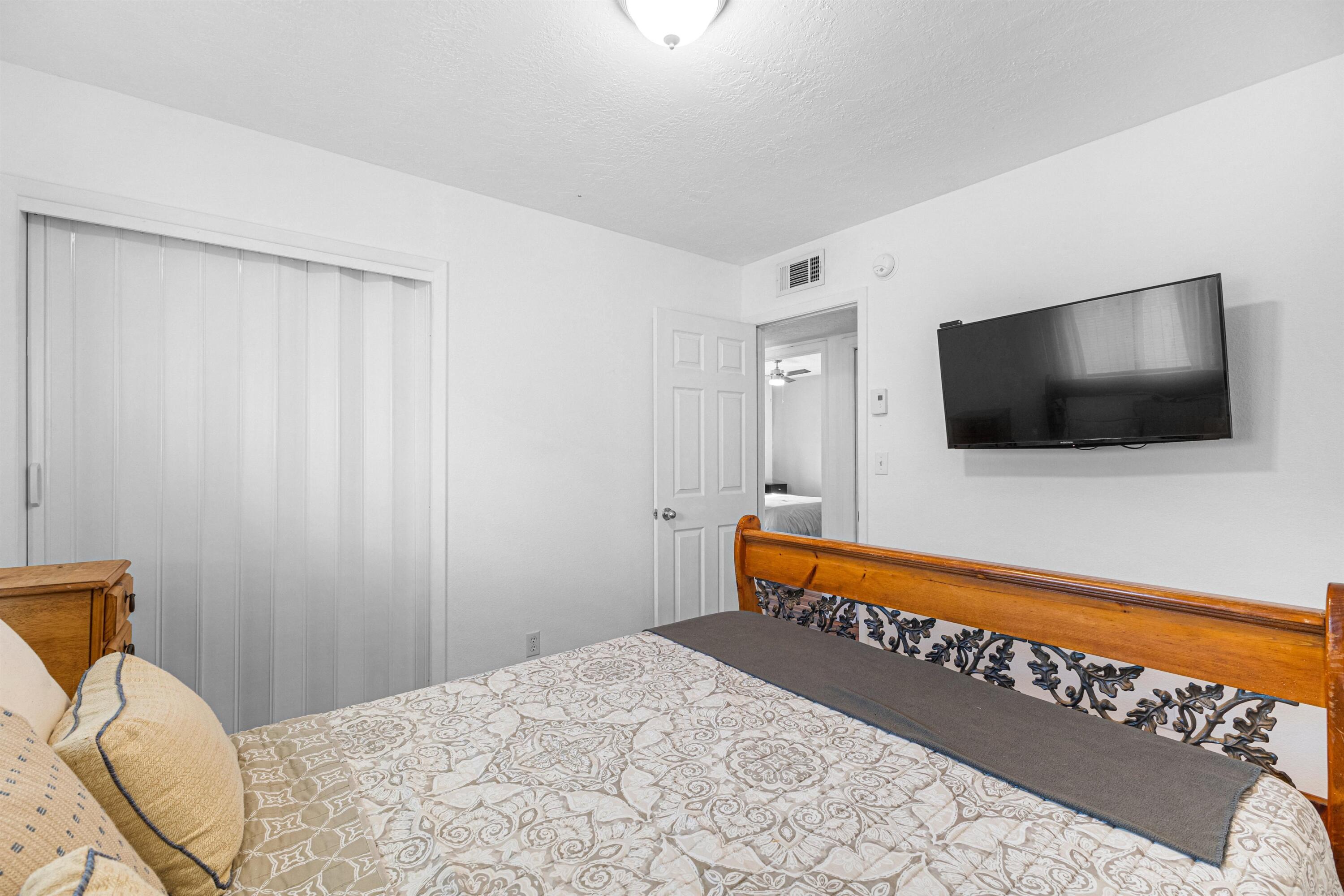 Photo 12 — 541 Nathan Street SE