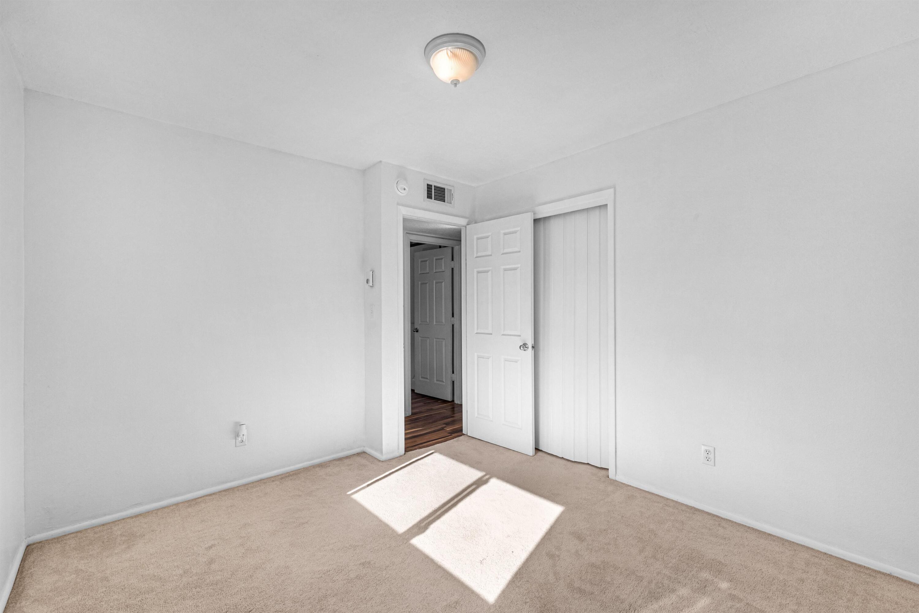 Photo 10 — 541 Nathan Street SE