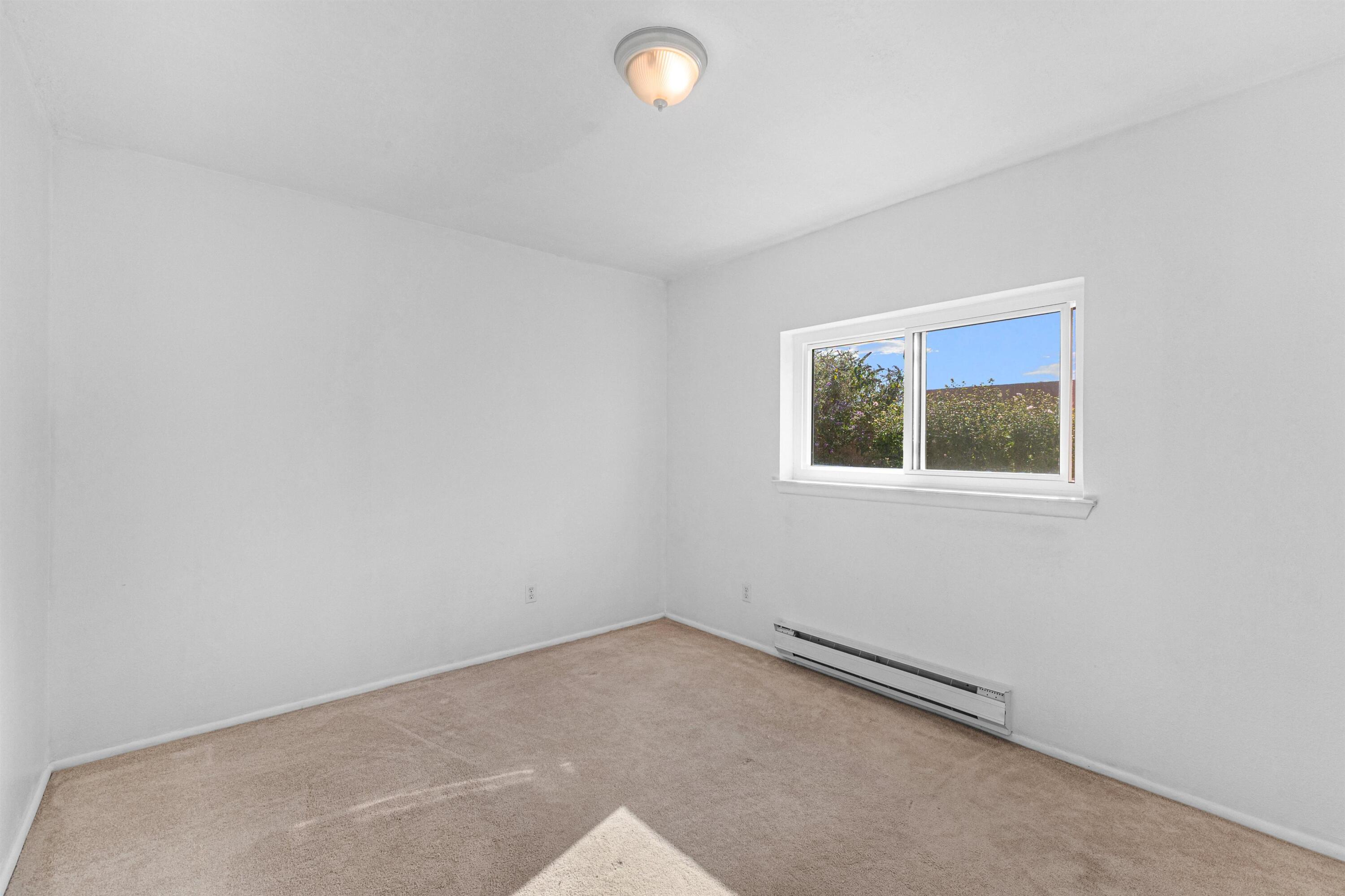 Photo 9 — 541 Nathan Street SE