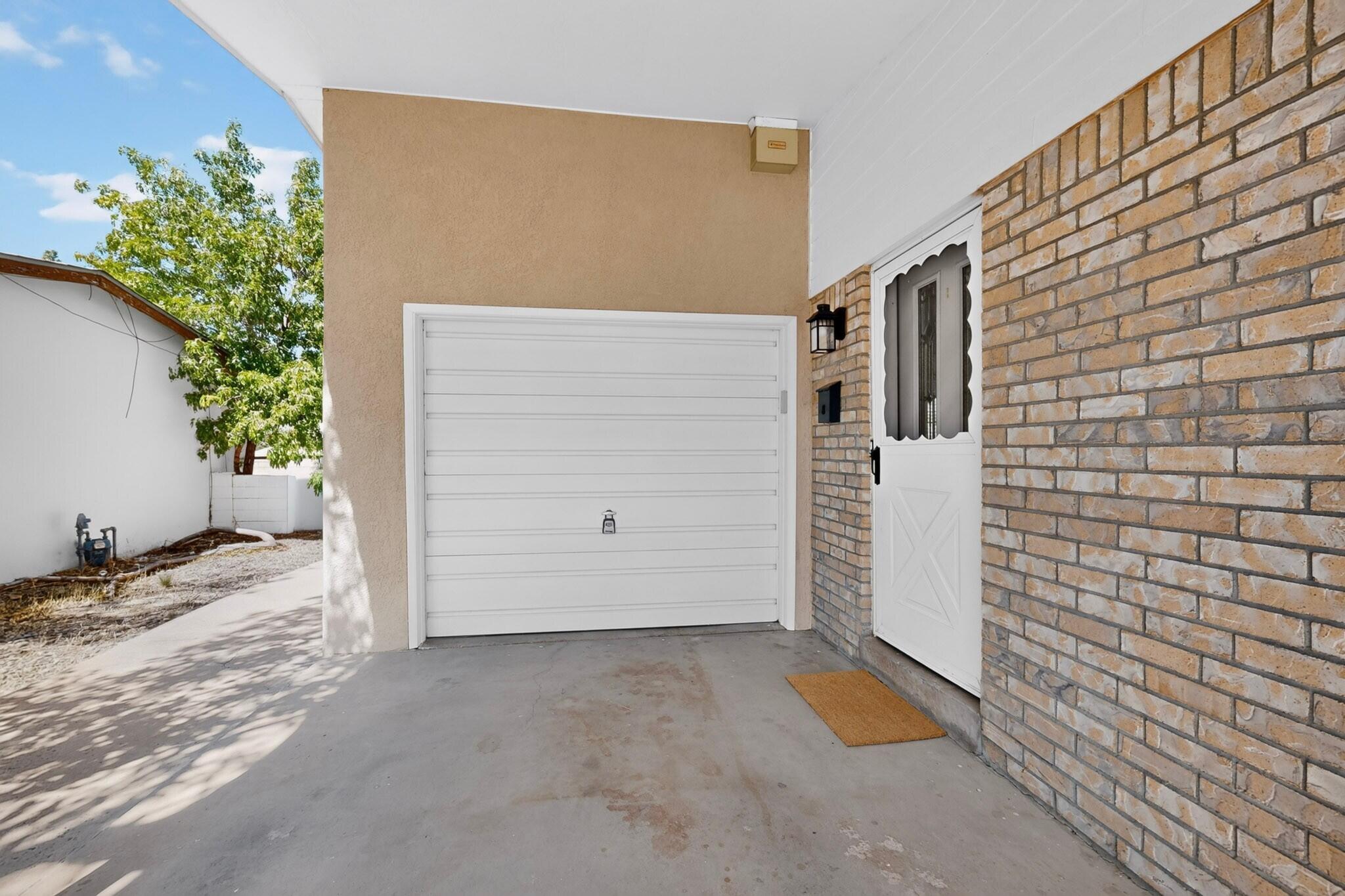 Photo 2 — 829 Shirley Street NE