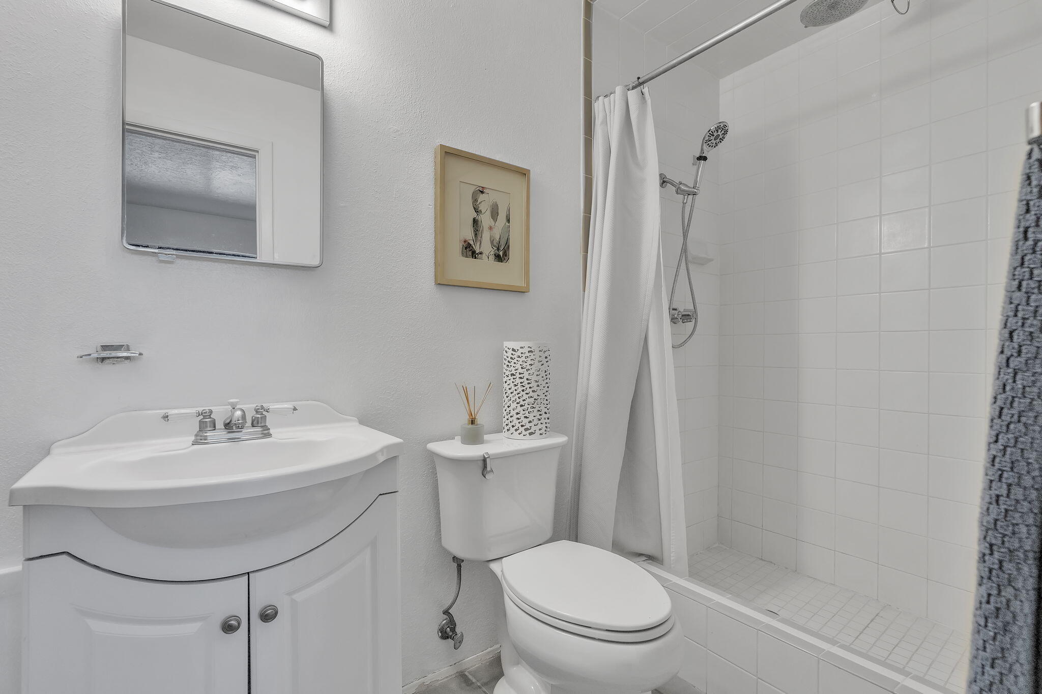 Photo 9 — 705 Dallas Street NE