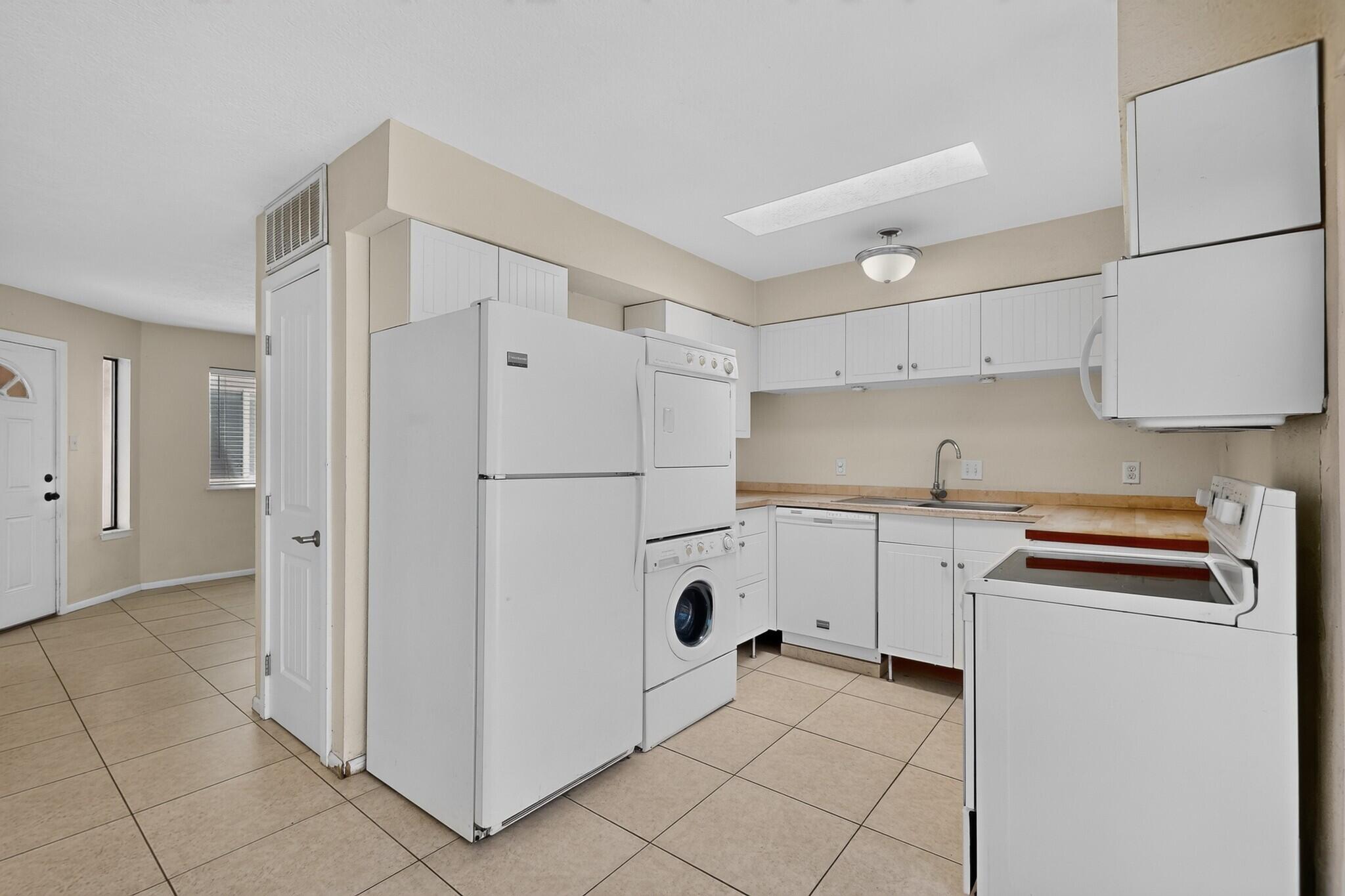 Photo 10 — 517 Madison Place SE
