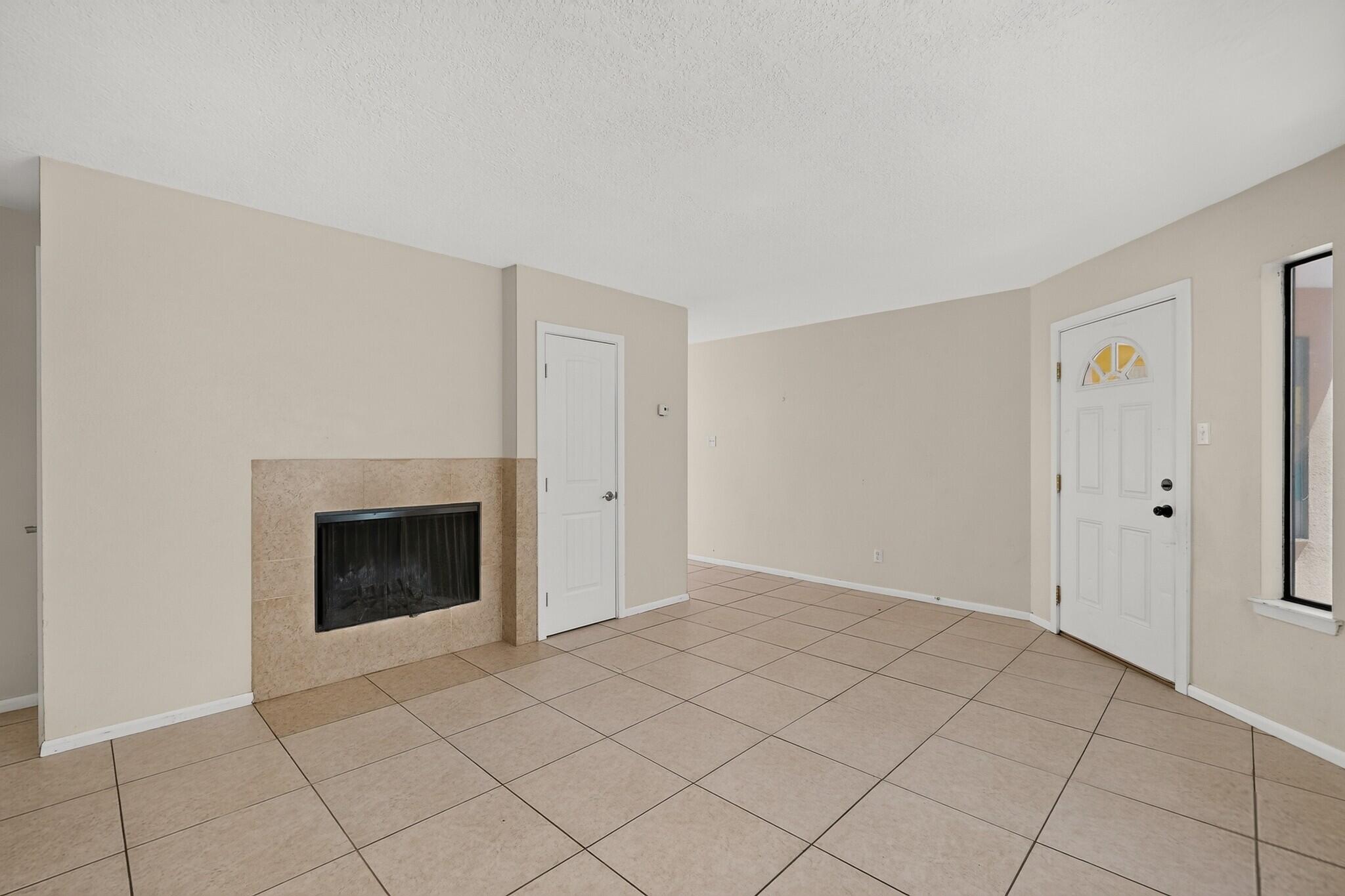 Photo 9 — 517 Madison Place SE