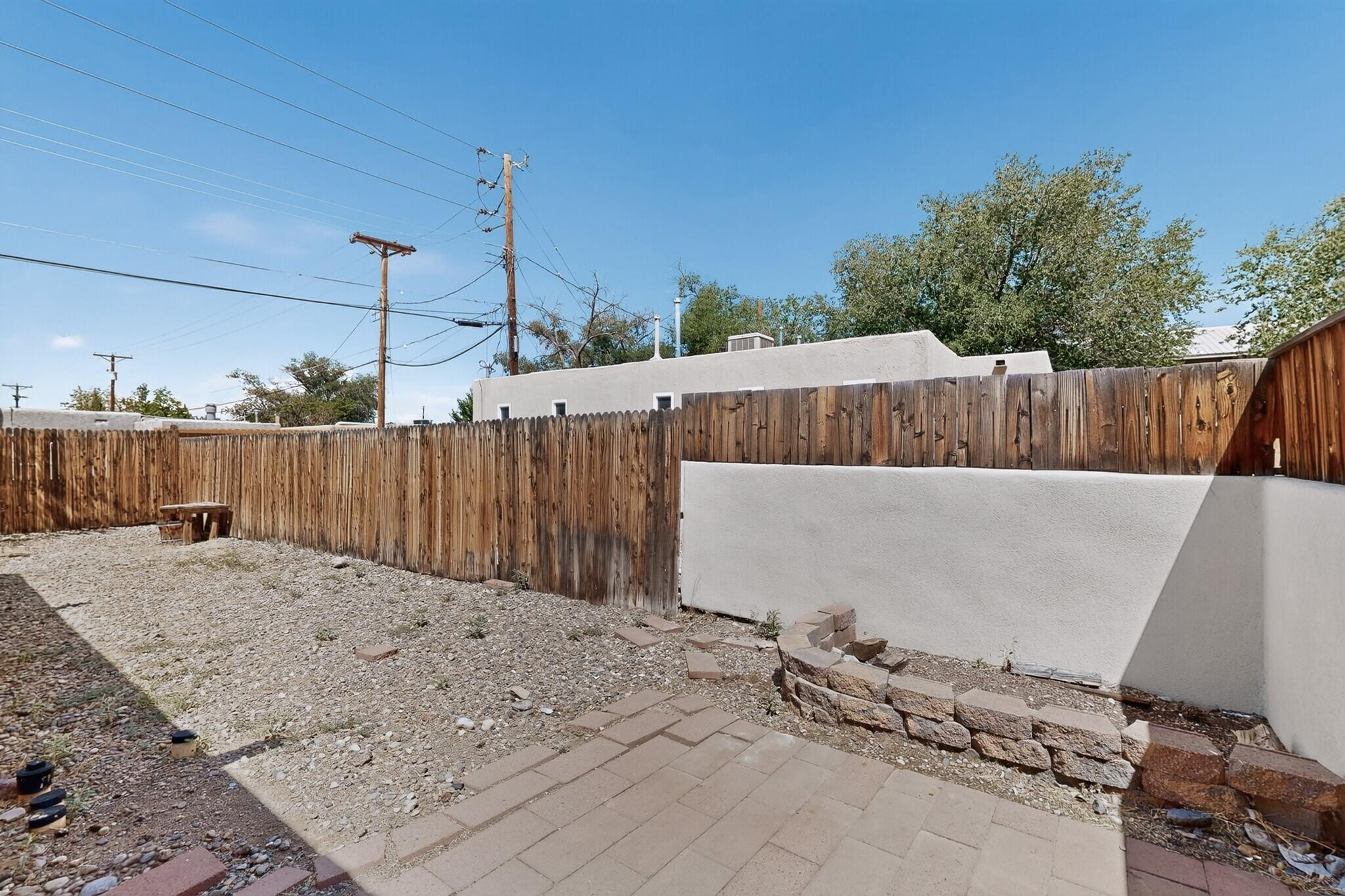 Photo 4 — 517 Madison Place SE