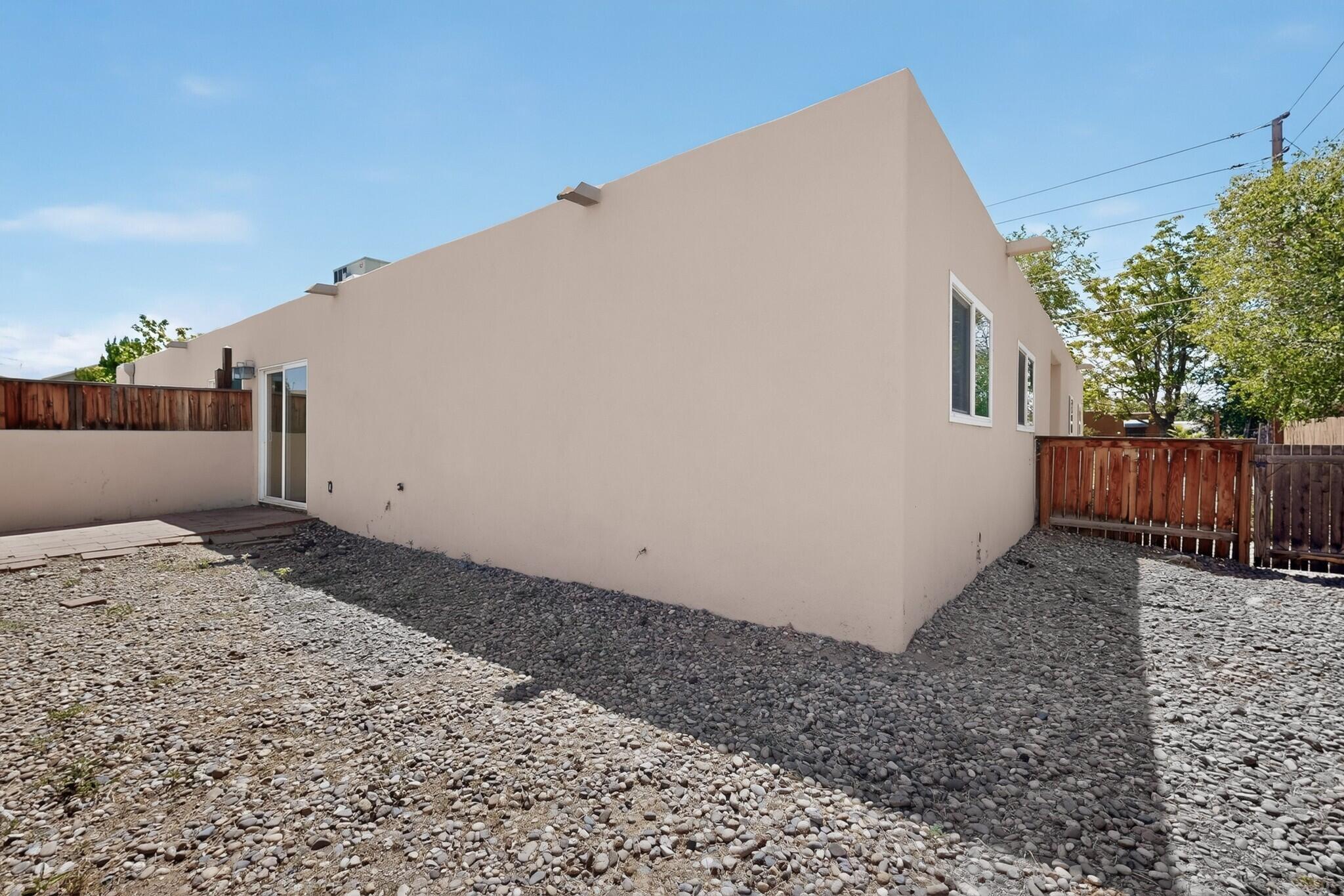 Photo 3 — 517 Madison Place SE