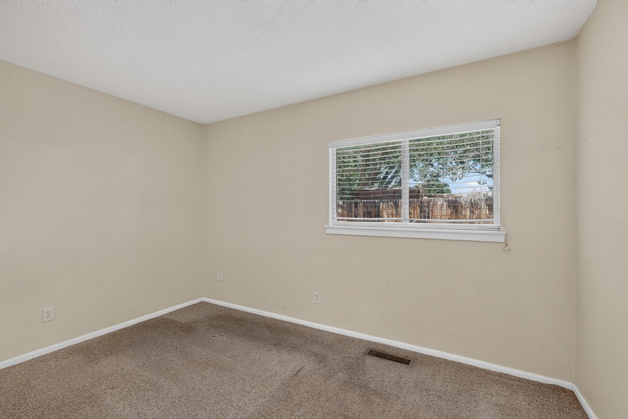 Photo 14 — 517 Madison Place SE
