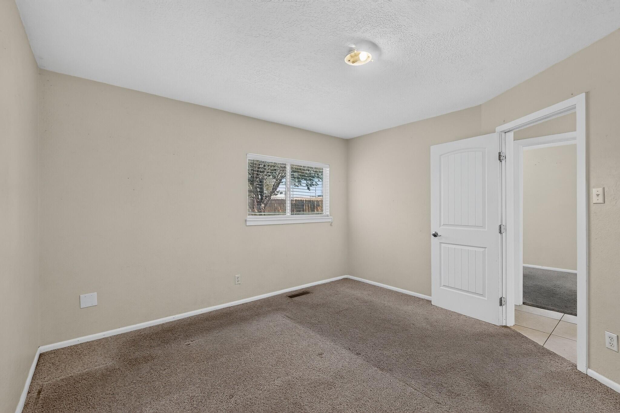 Photo 13 — 517 Madison Place SE