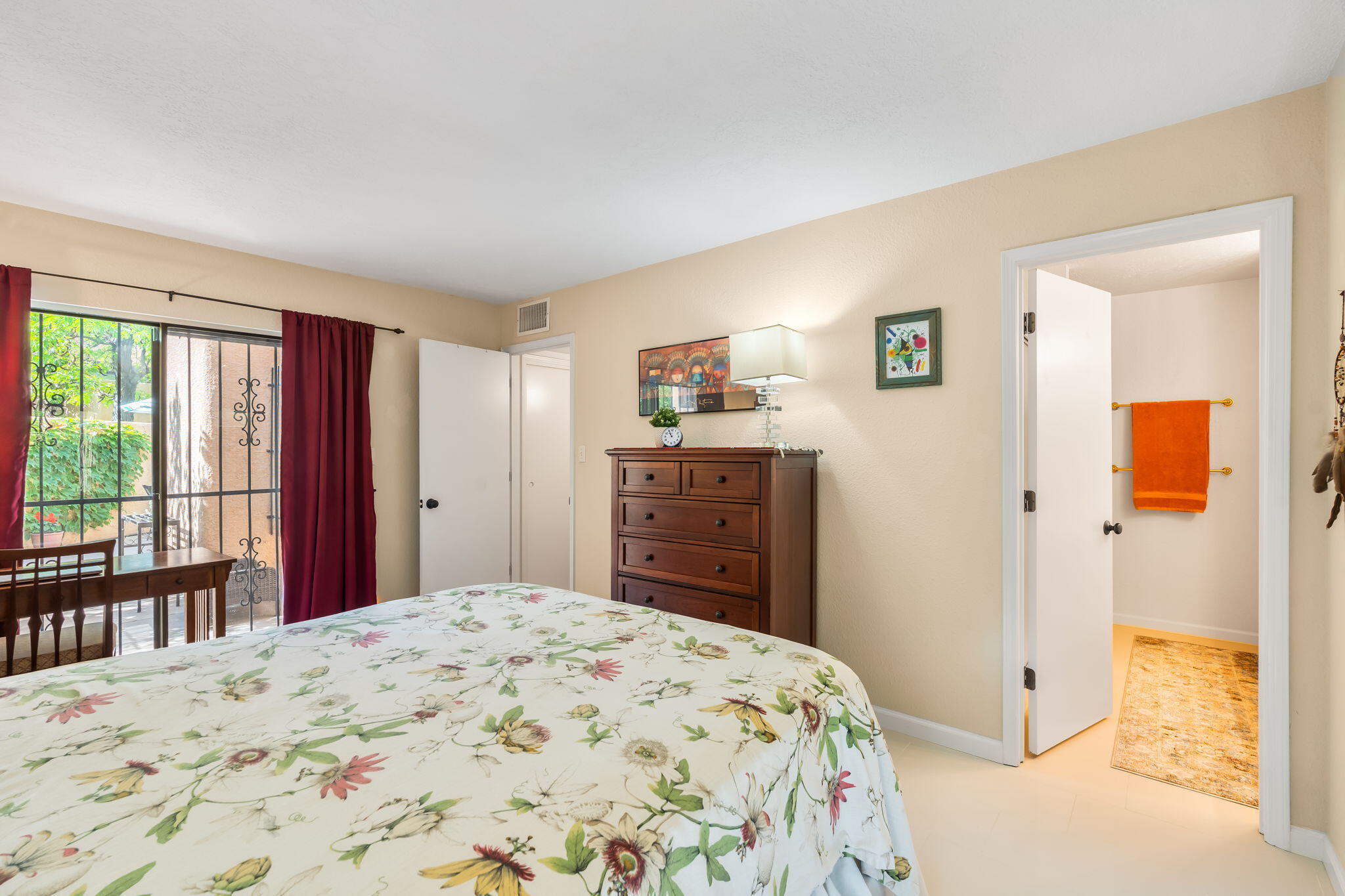 Photo 4 — 10316 Las Casitas Street NE