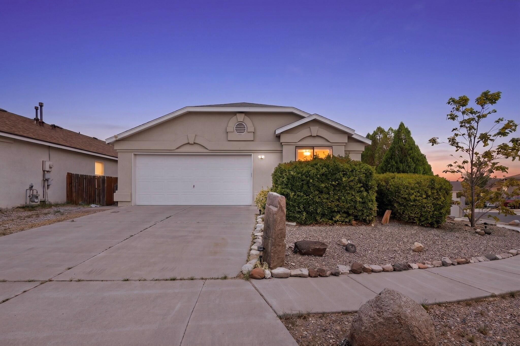 832 Shire Street SW, Albuquerque, NM 87121