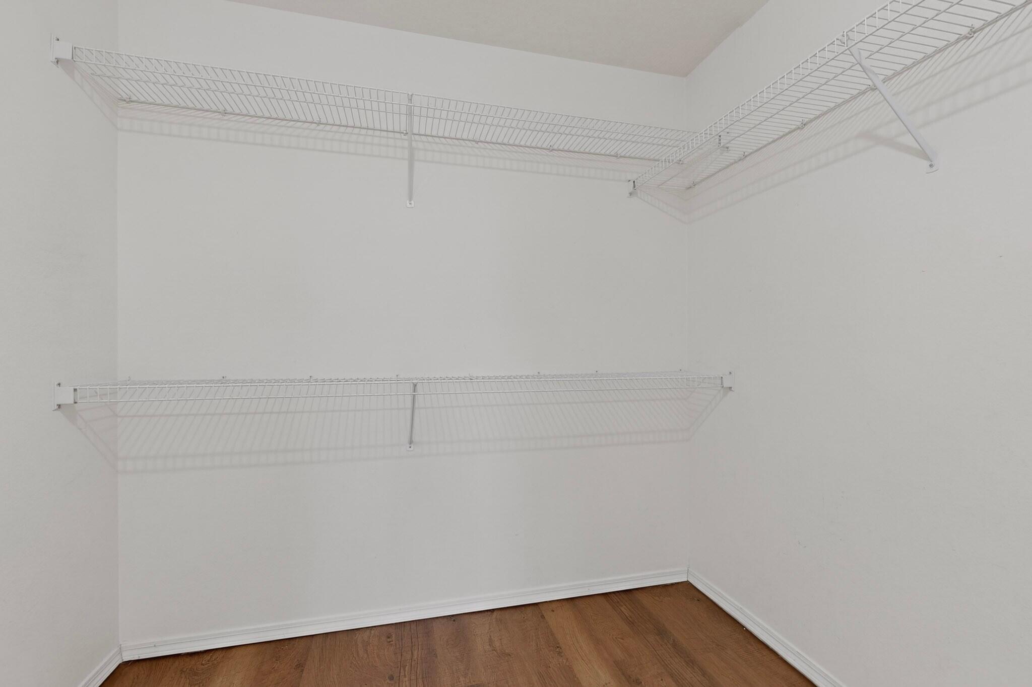 Photo 6 — 832 Shire Street SW