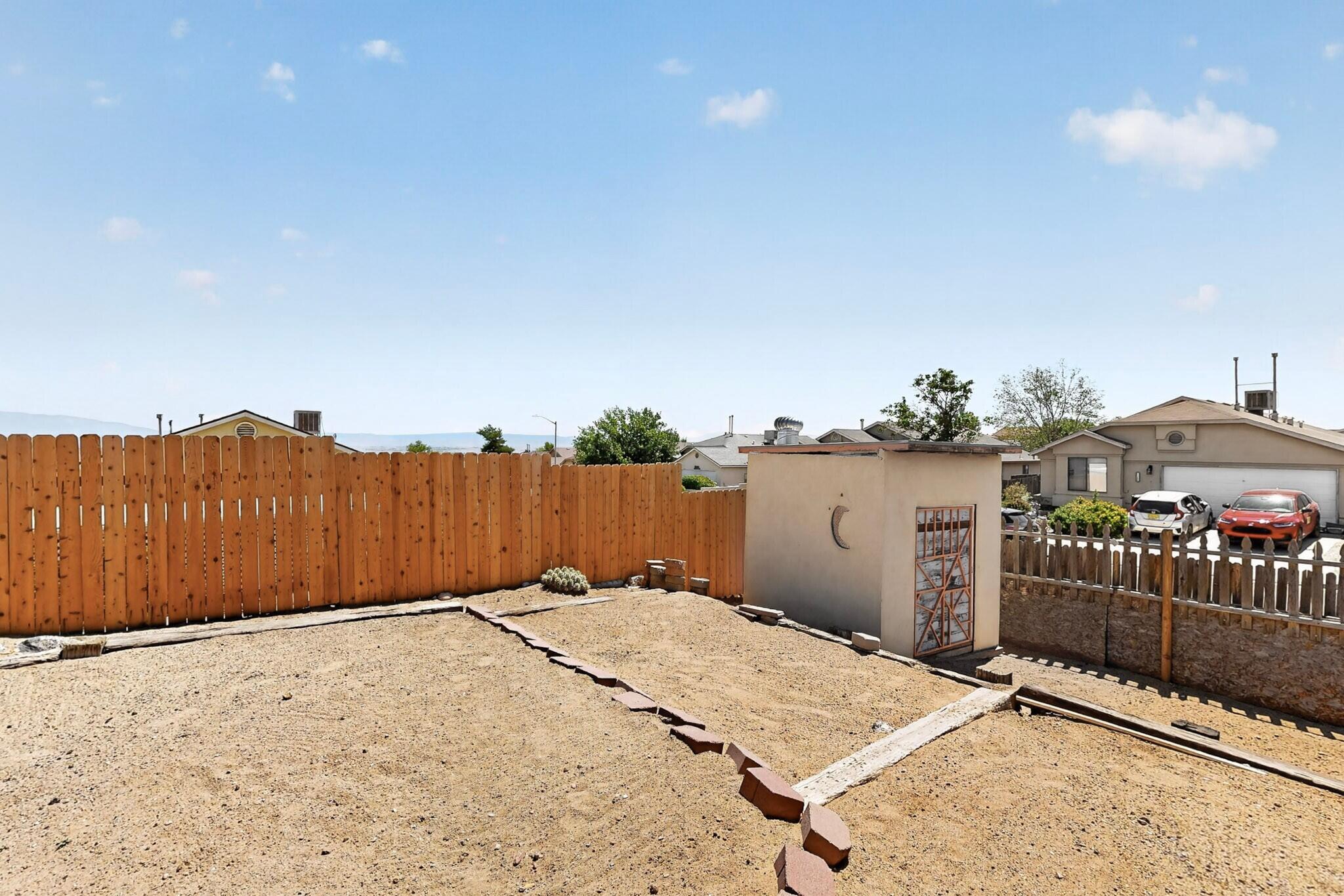 Photo 15 — 832 Shire Street SW