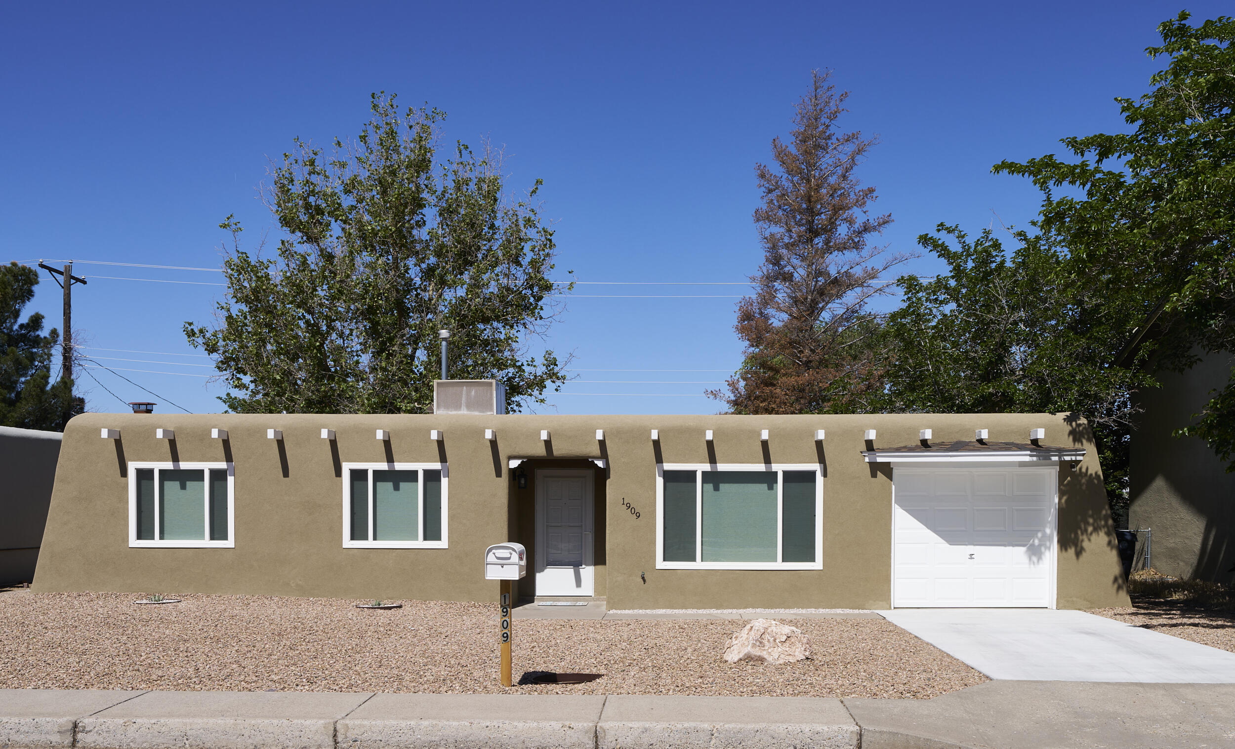 1909 Chelwood Park Boulevard NE, Albuquerque, NM 87112