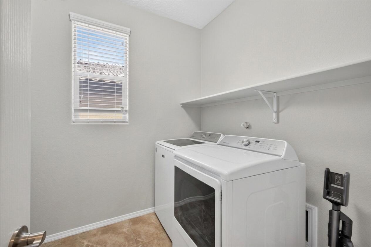 Photo 10 — 1748 Cooke Canyon Drive NW