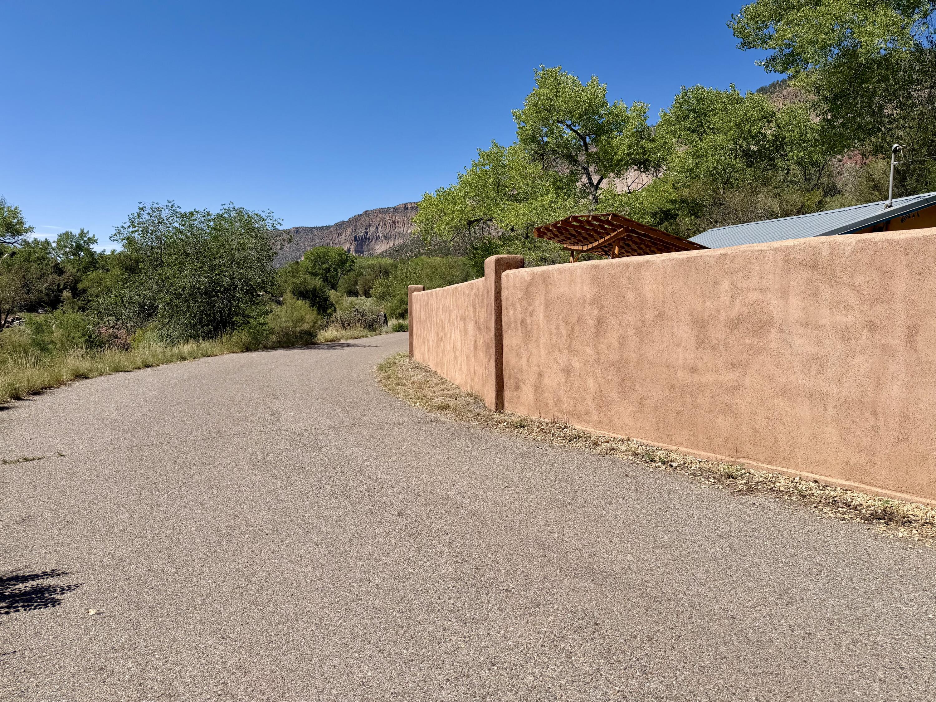 Photo 7 — 680 Mooney Boulevard