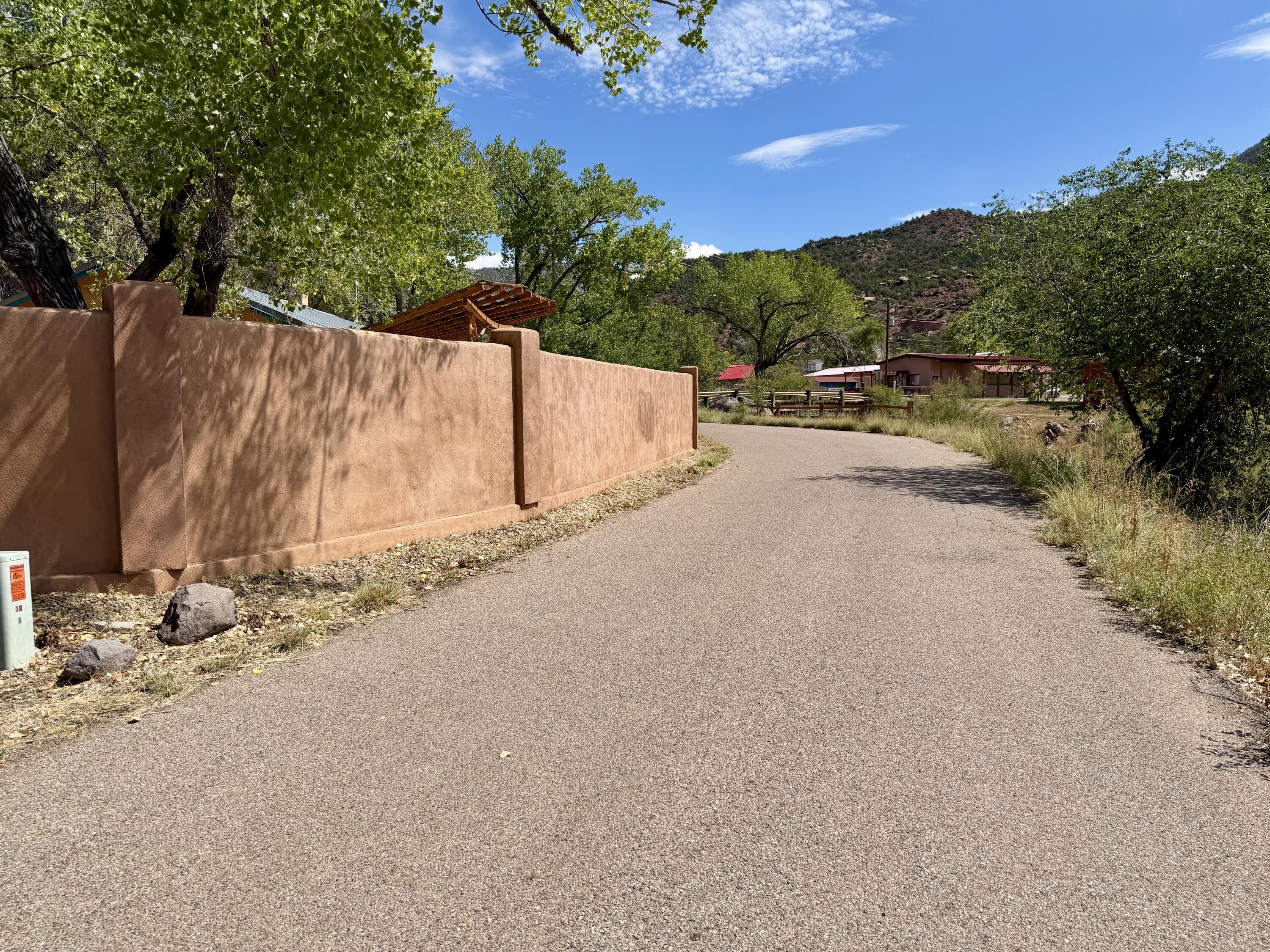 Photo 6 — 680 Mooney Boulevard