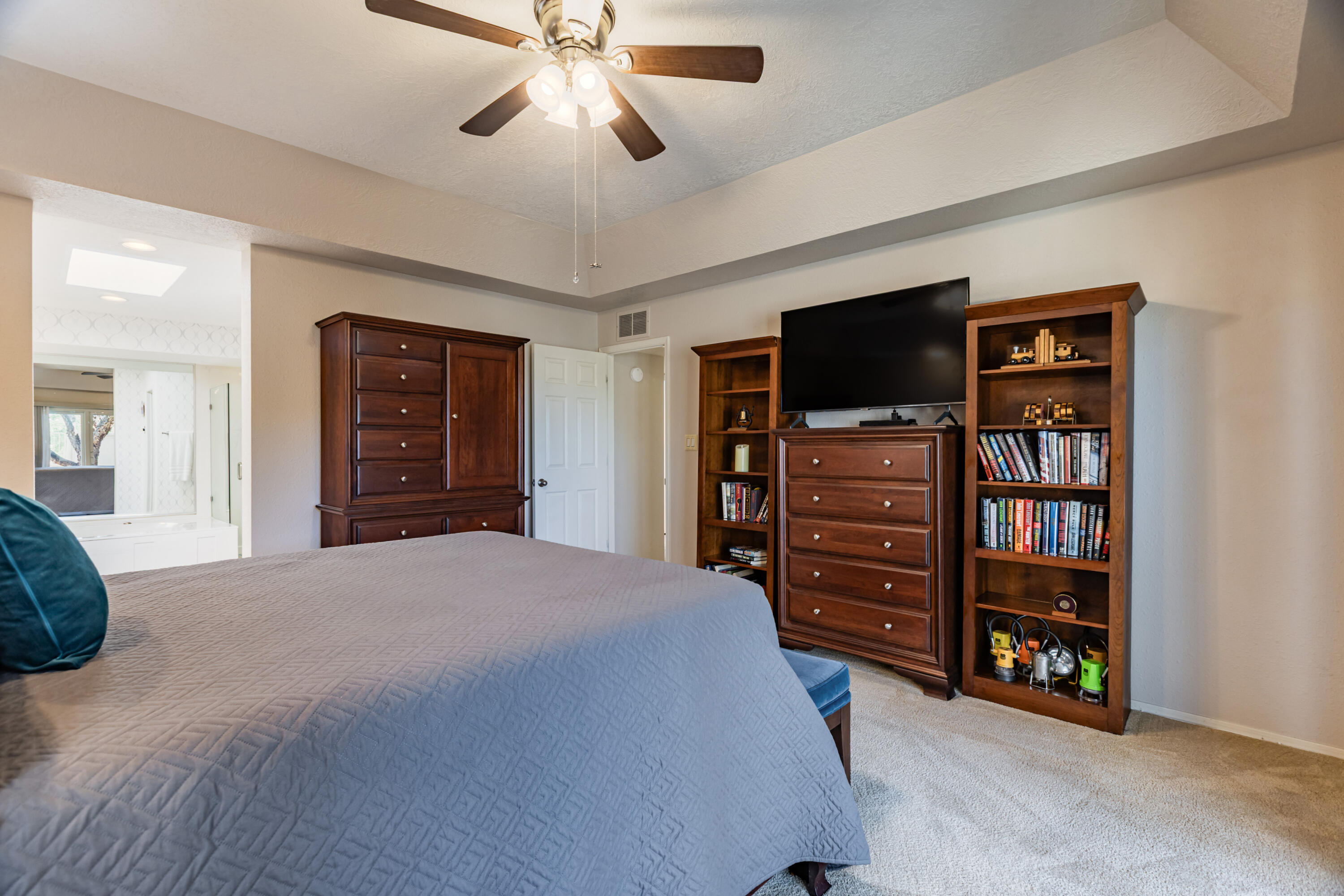 Photo 16 — 7928 Woodhaven Drive NE