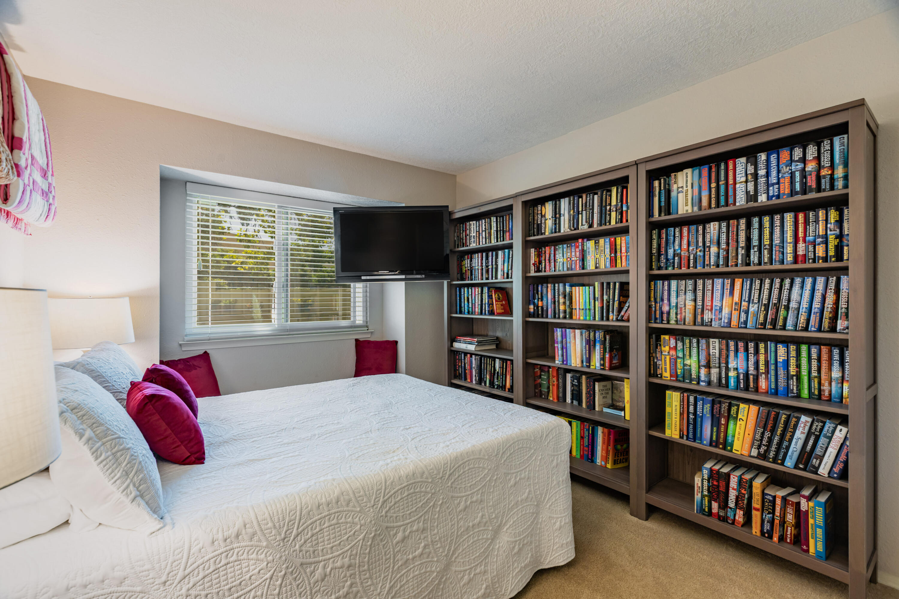 Photo 13 — 7928 Woodhaven Drive NE