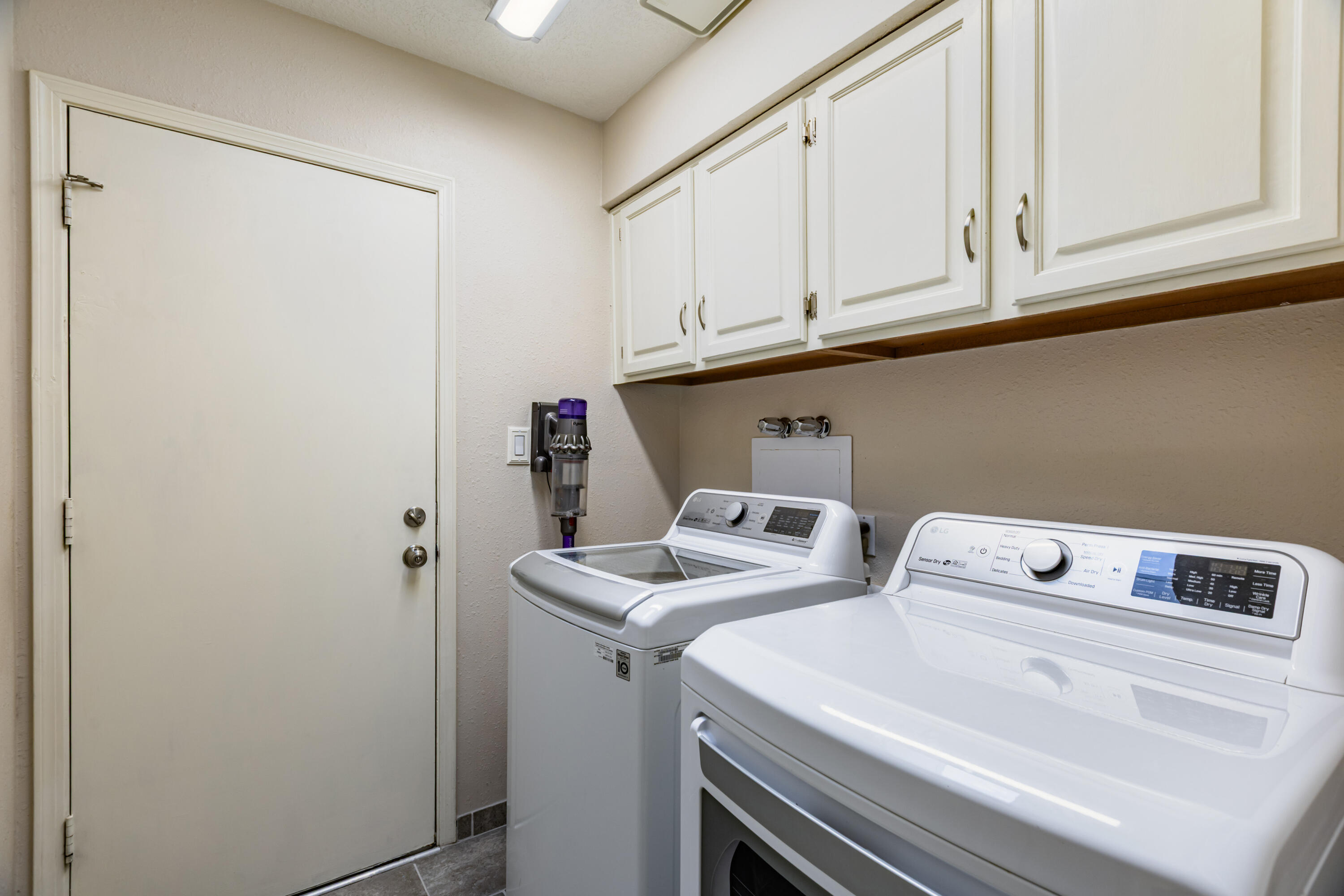 Photo 10 — 7928 Woodhaven Drive NE