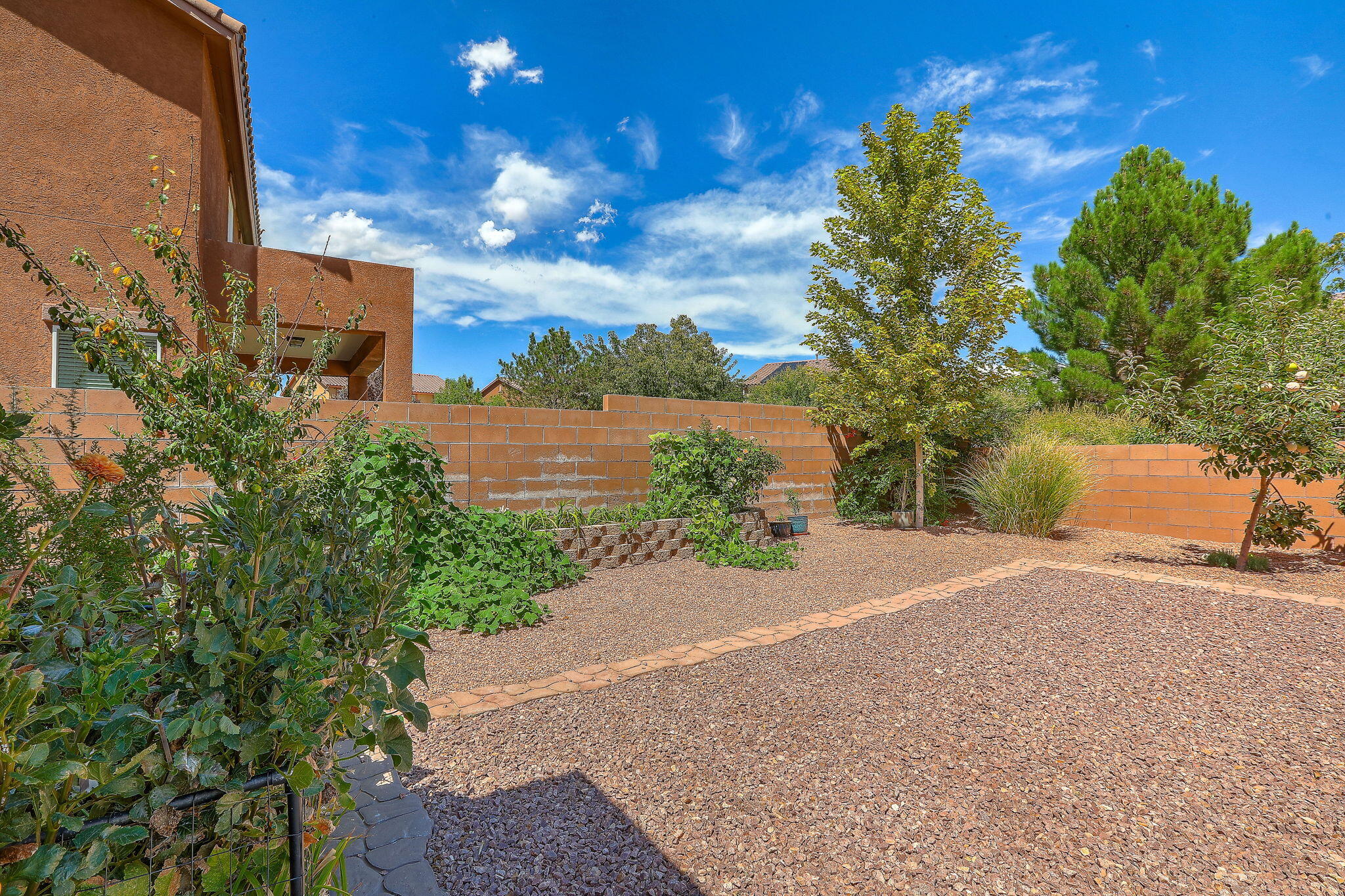 Photo 10 — 39 Paseo Vista Loop NE
