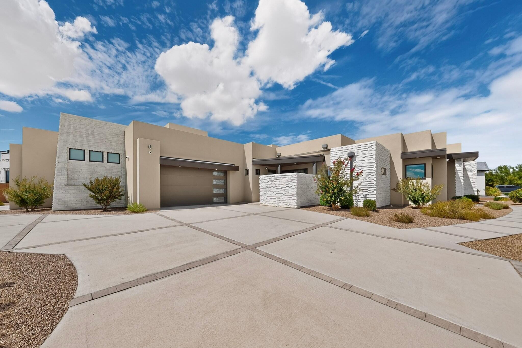 6201 Casa Blanca Drive NW, Albuquerque, NM 87120