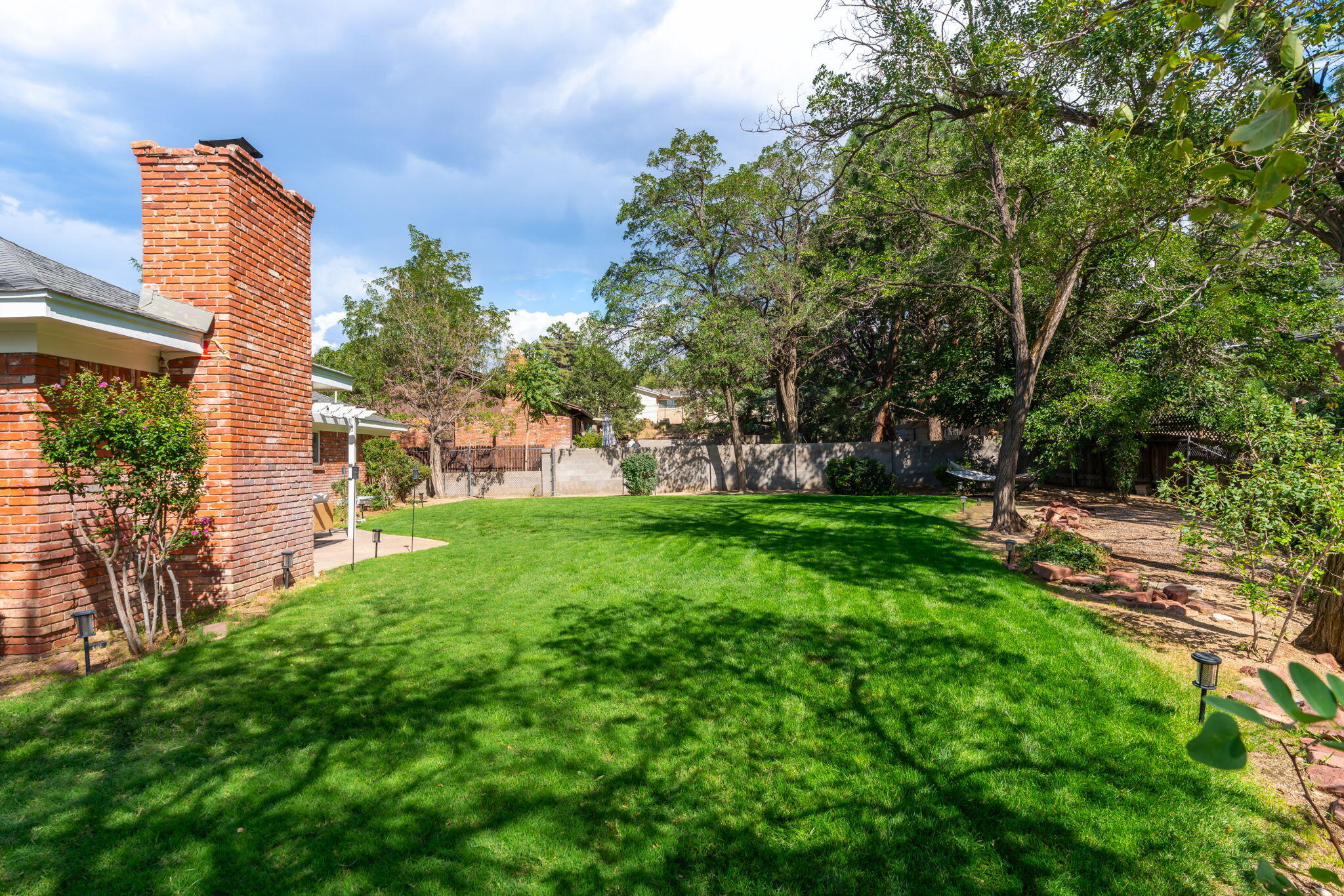 Photo 3 — 728 Stagecoach Road SE