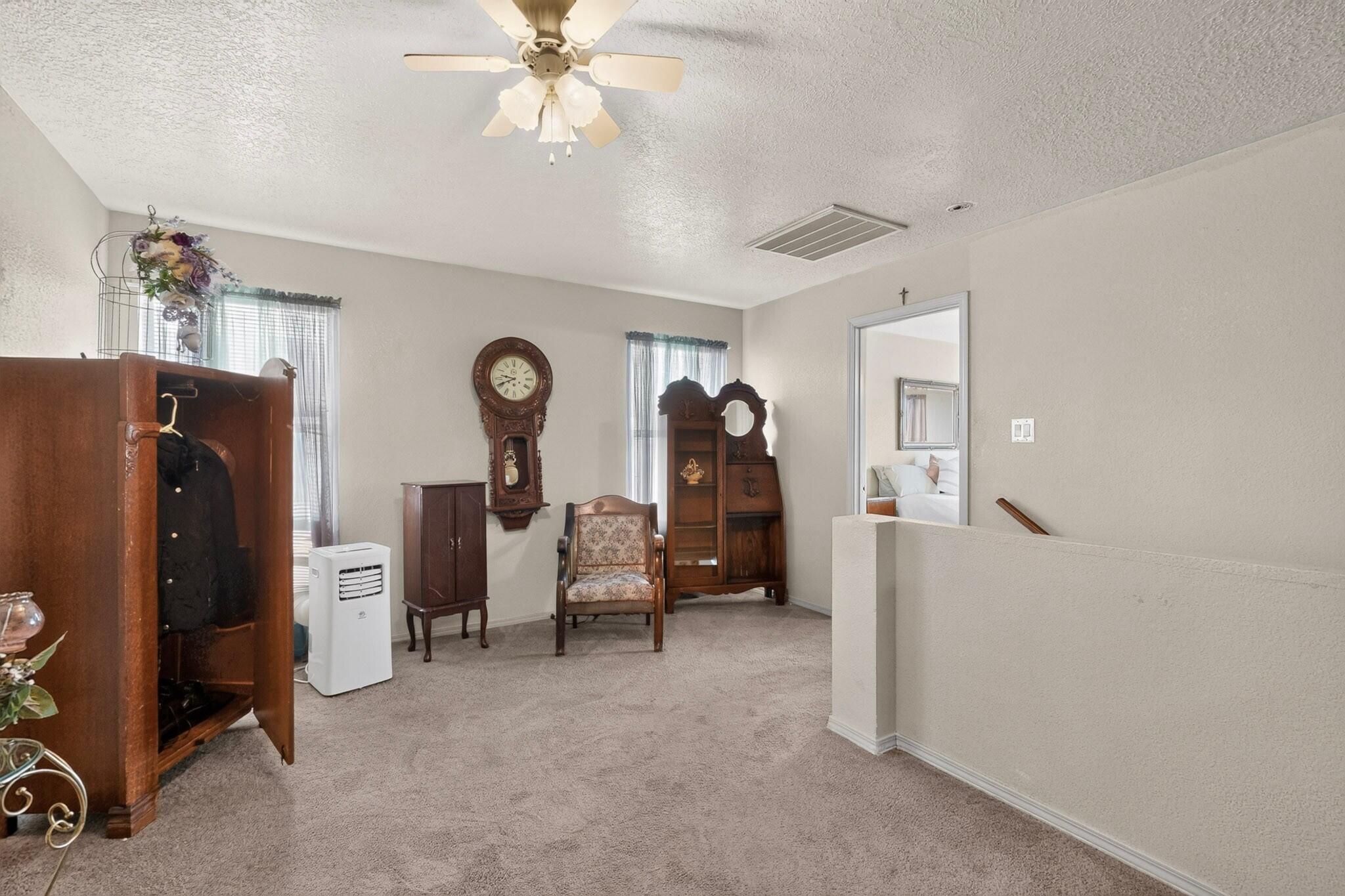 Photo 4 — 119 Colinas Avenue NE