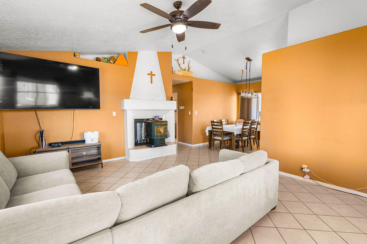Photo 2 — 4 Kestrel Court