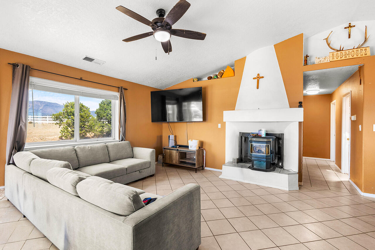 Photo 3 — 4 Kestrel Court