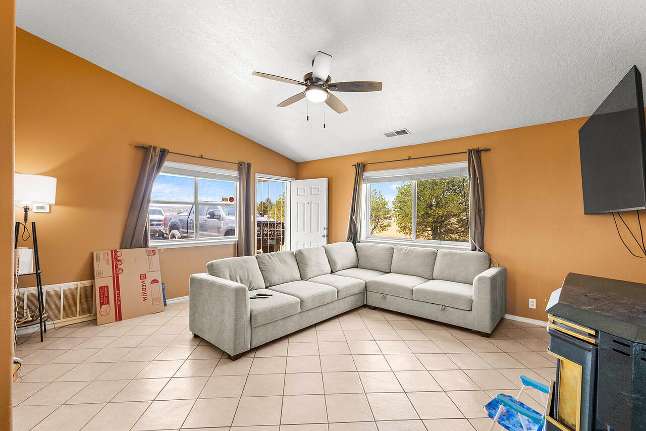Photo 4 — 4 Kestrel Court