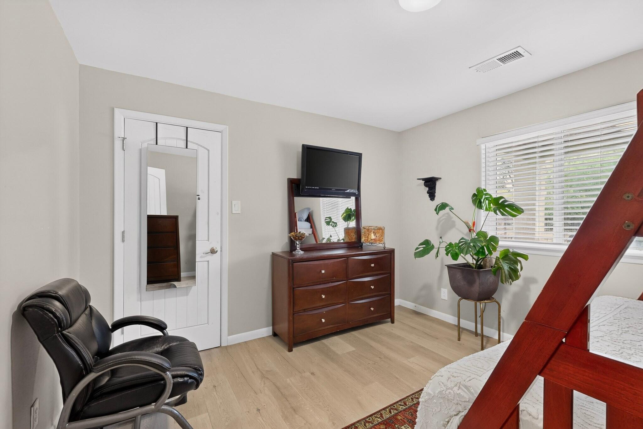 Photo 12 — 6015 Hubbell Circle SW