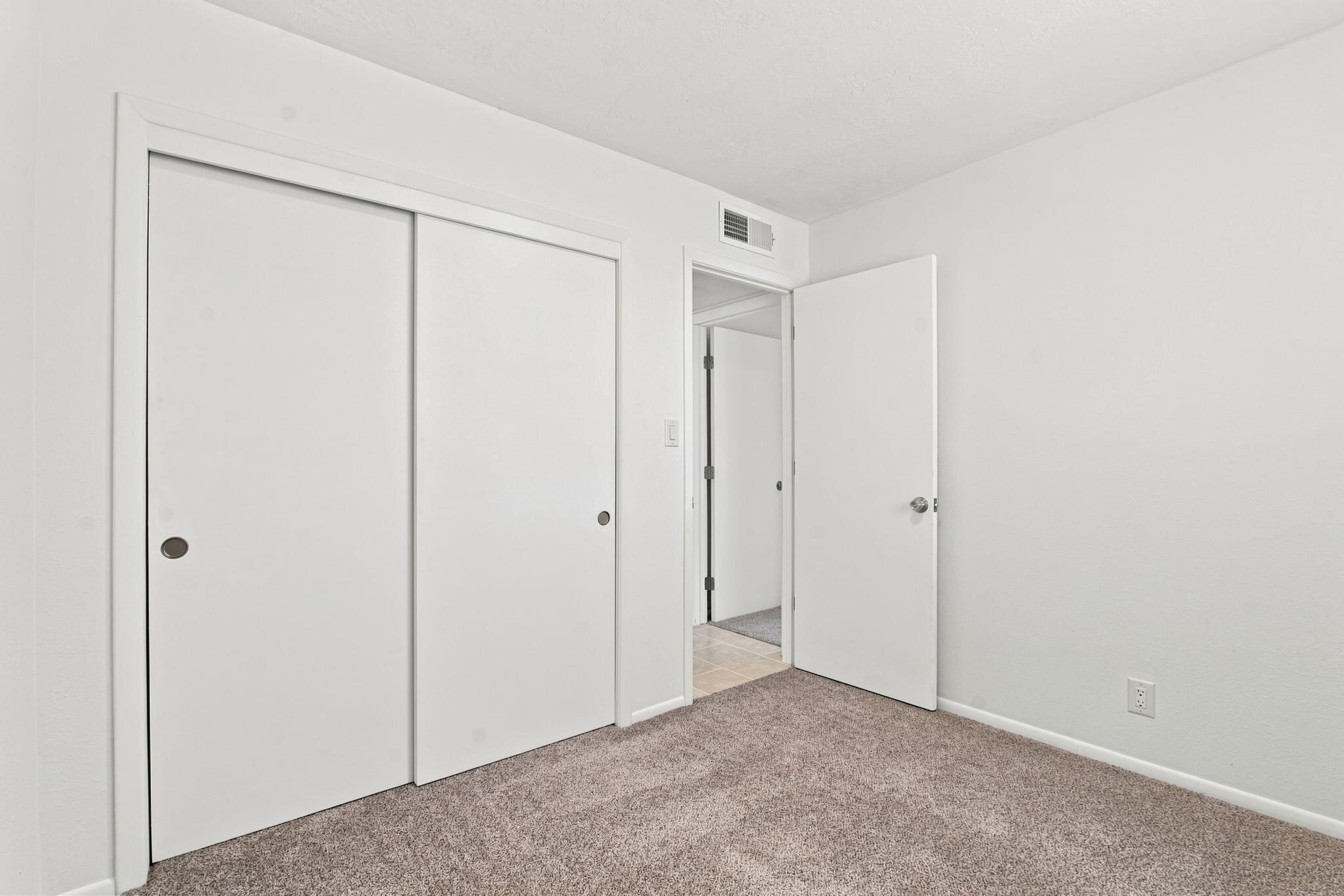 Photo 11 — 3323 Grogan Street NW