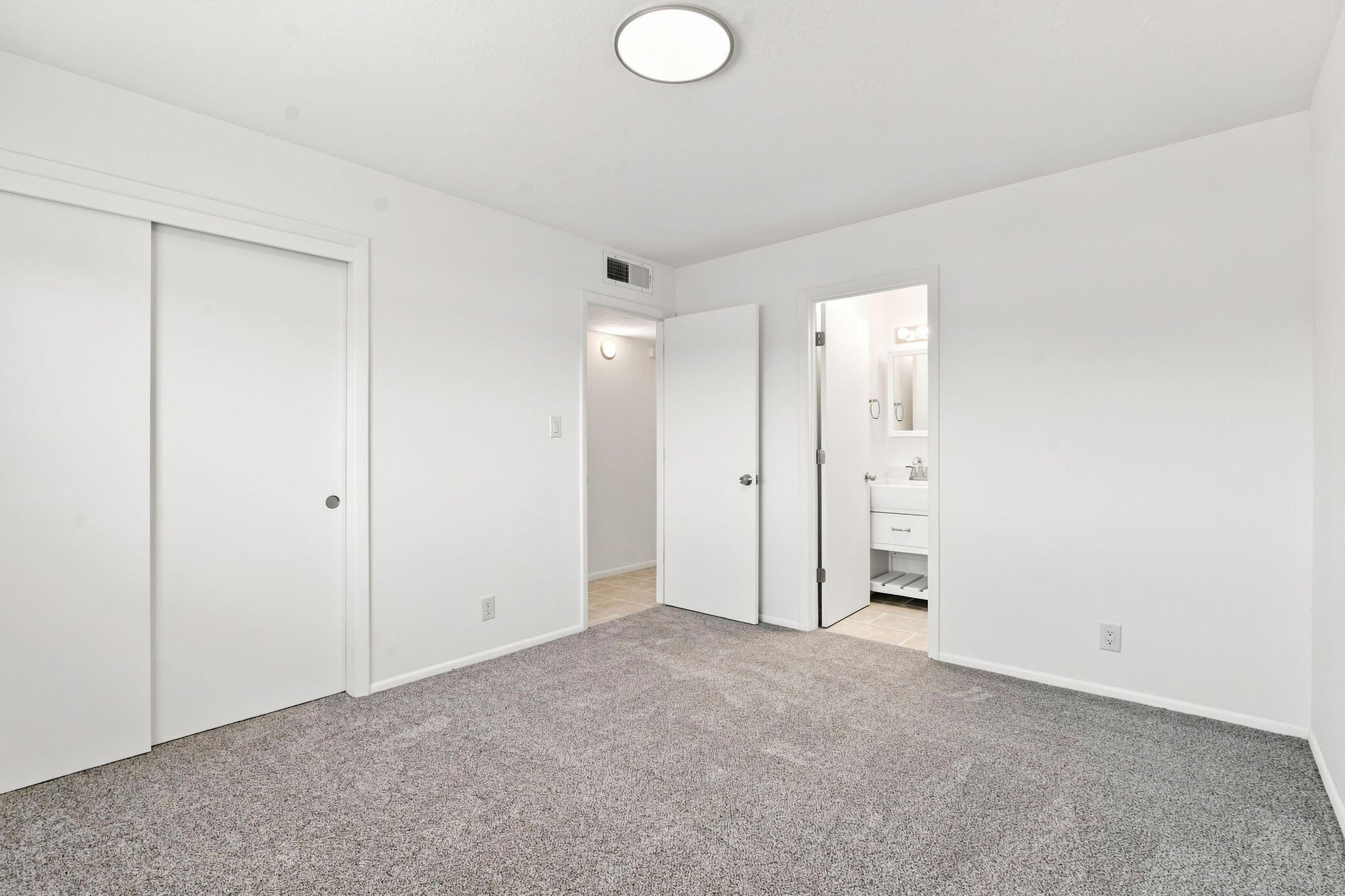 Photo 13 — 3323 Grogan Street NW