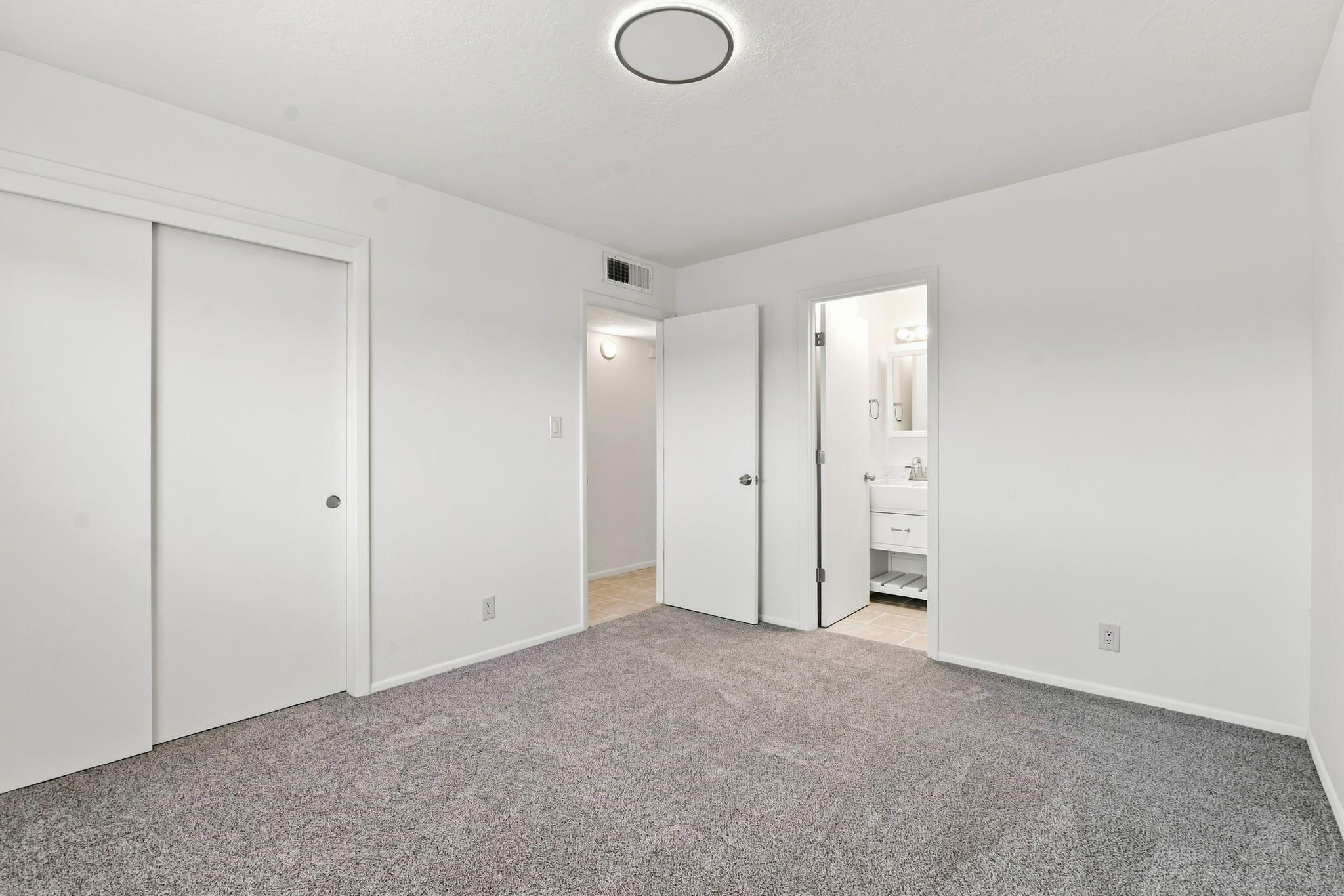 Photo 14 — 3323 Grogan Street NW