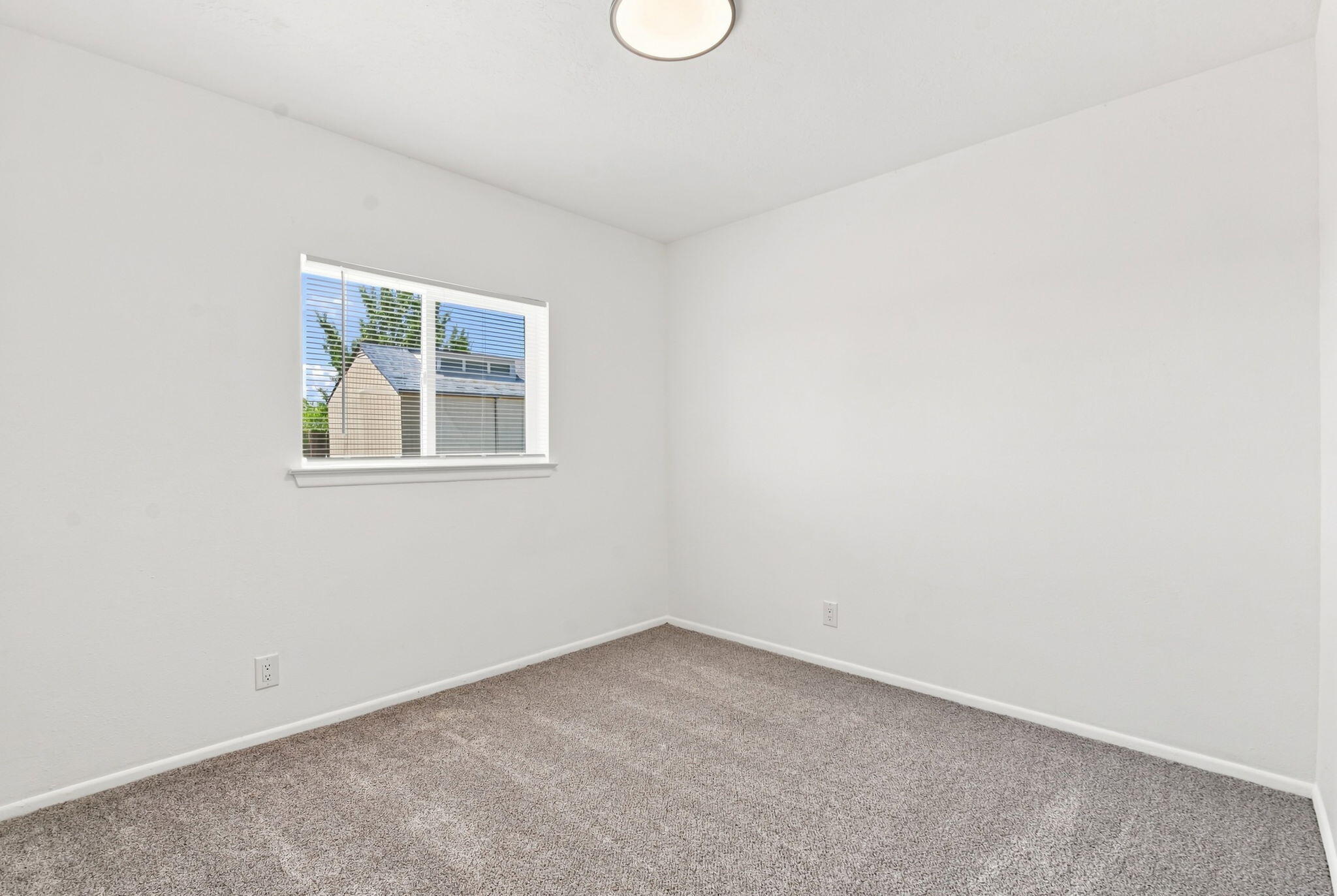 Photo 16 — 3323 Grogan Street NW