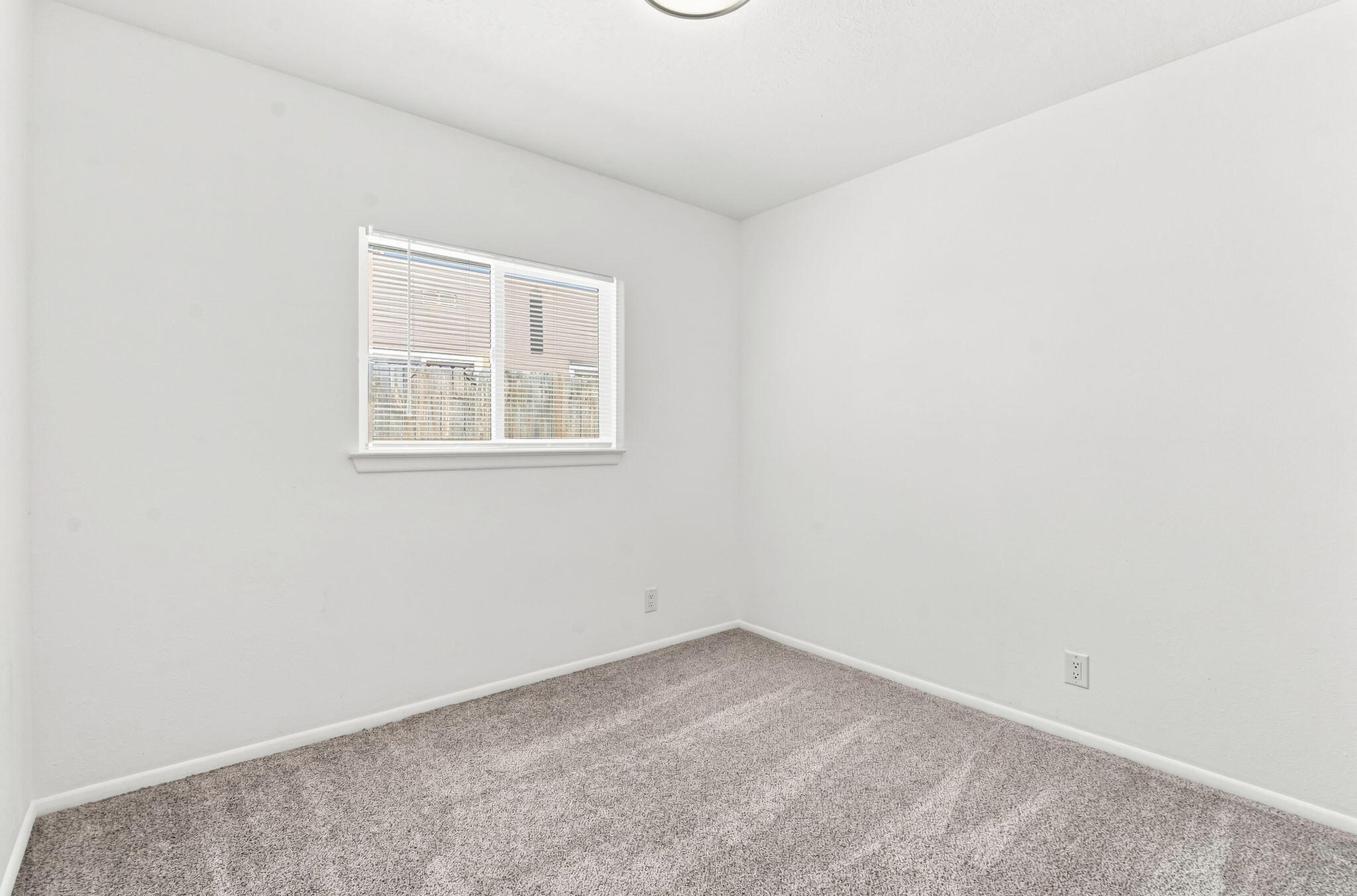Photo 18 — 3323 Grogan Street NW