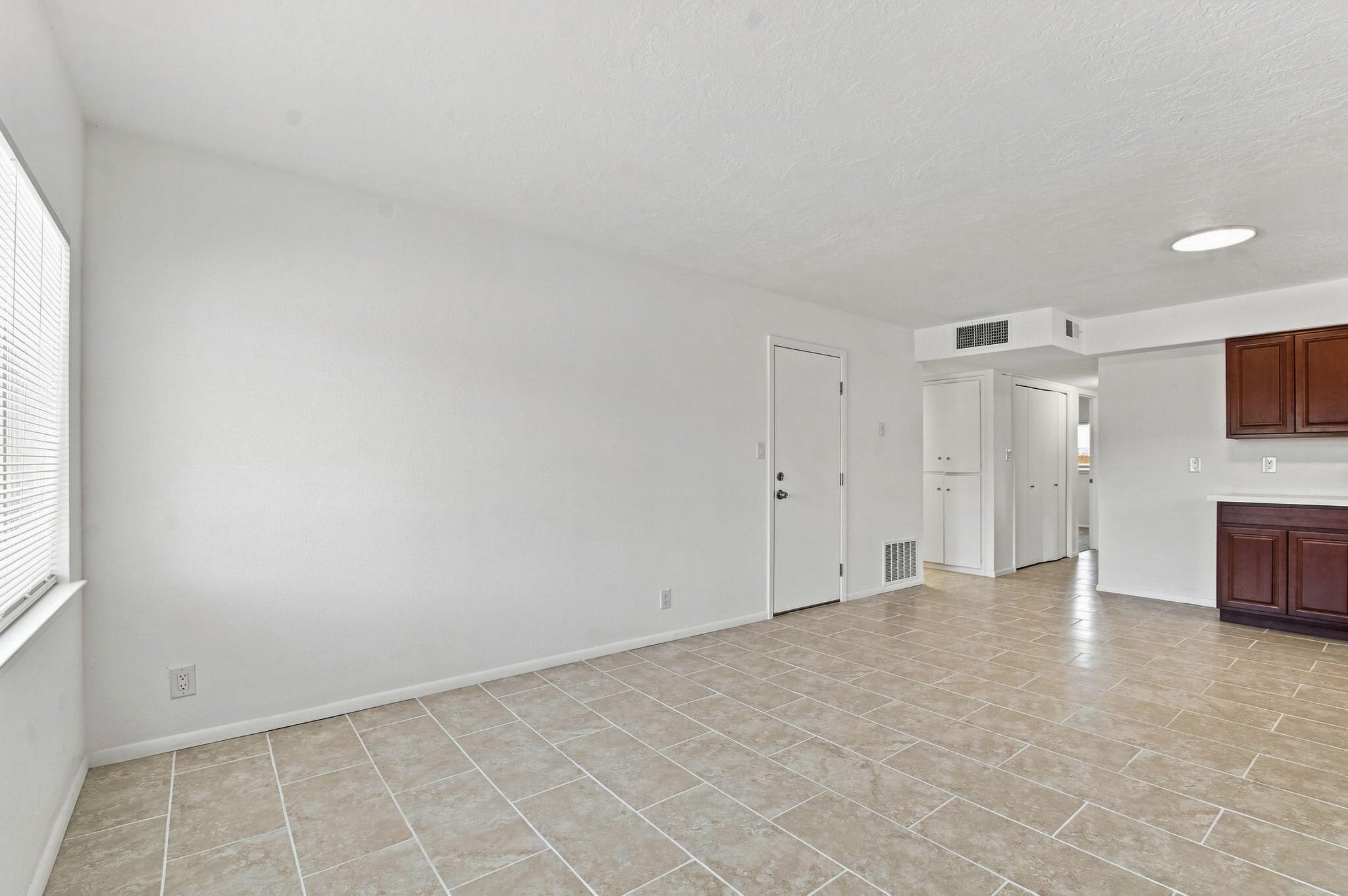Photo 7 — 3323 Grogan Street NW