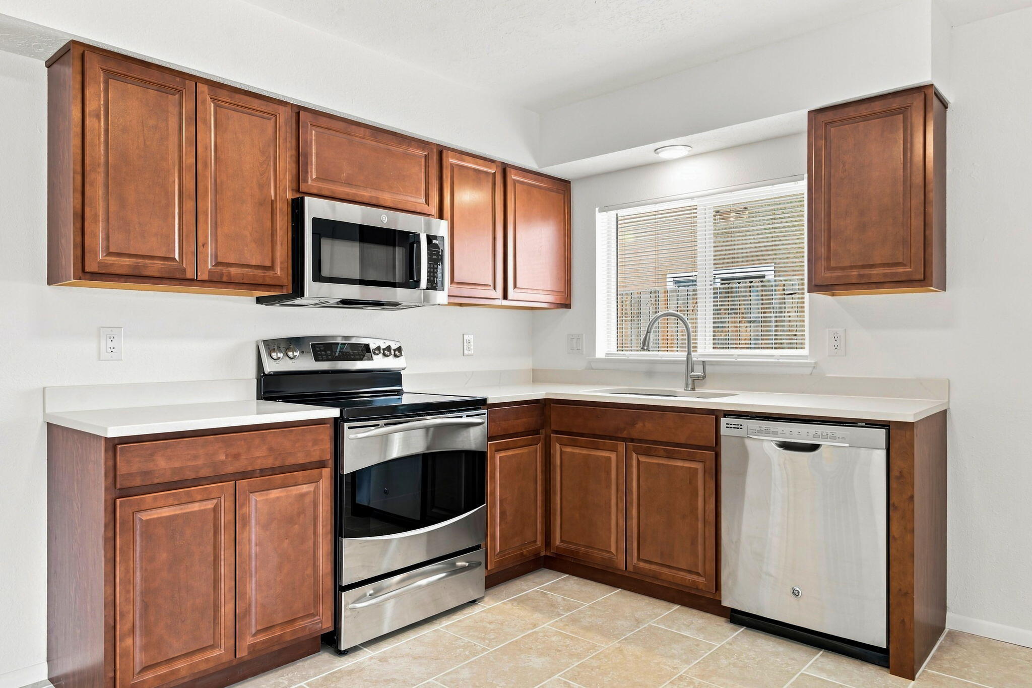Photo 9 — 3323 Grogan Street NW