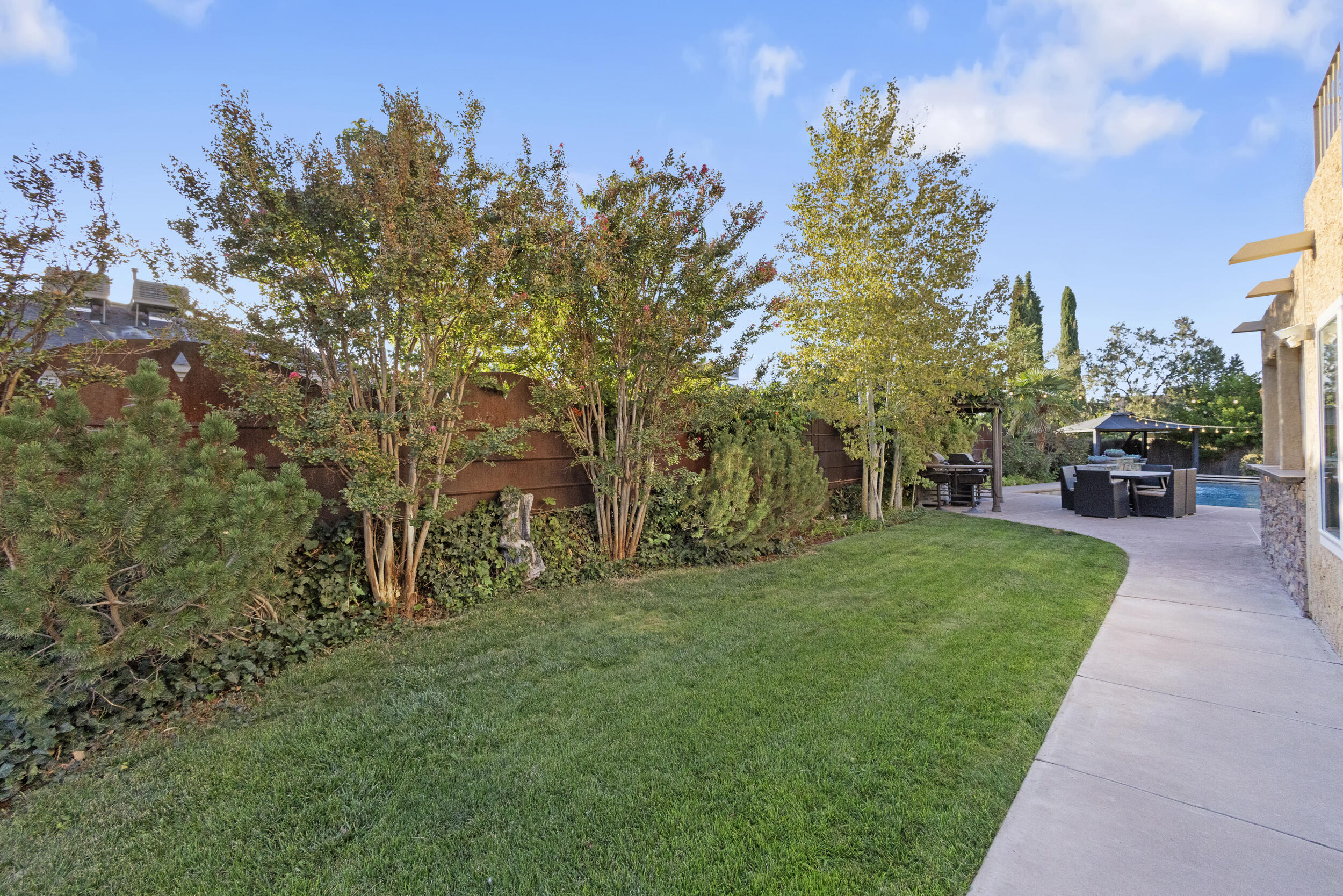 Photo 11 — 9400 Allande Road NE